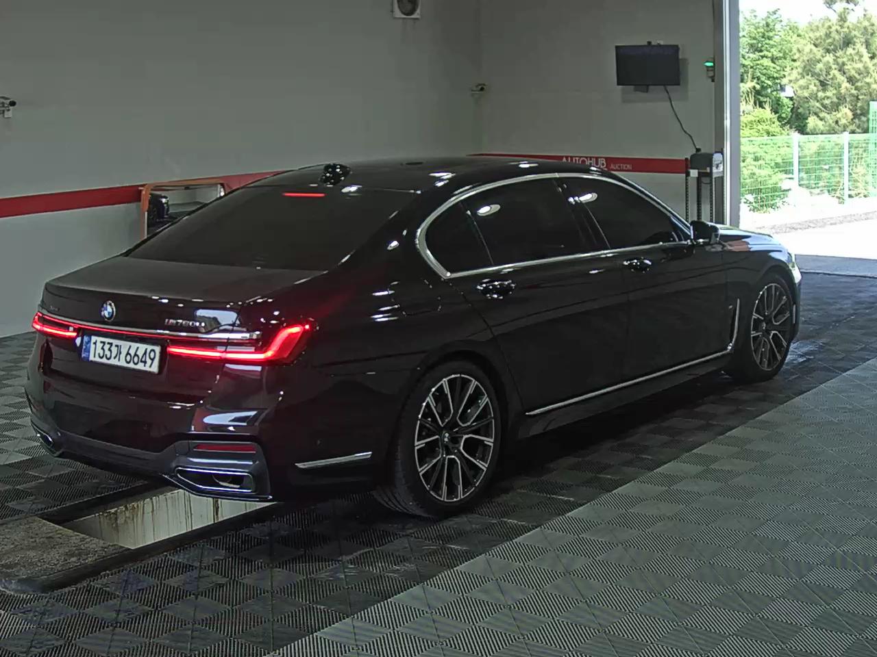 2021 - bmw m7