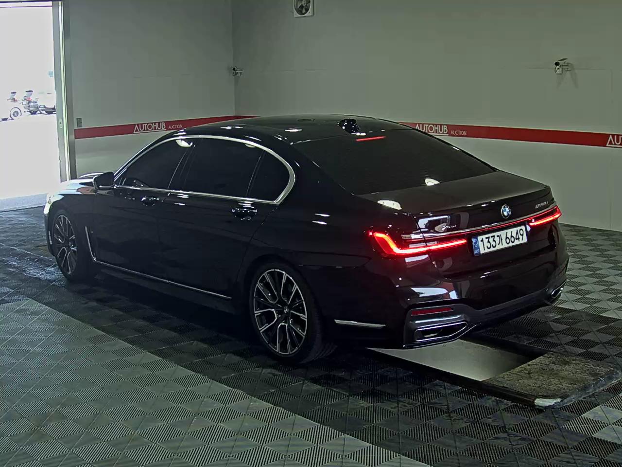 2021 - bmw m7