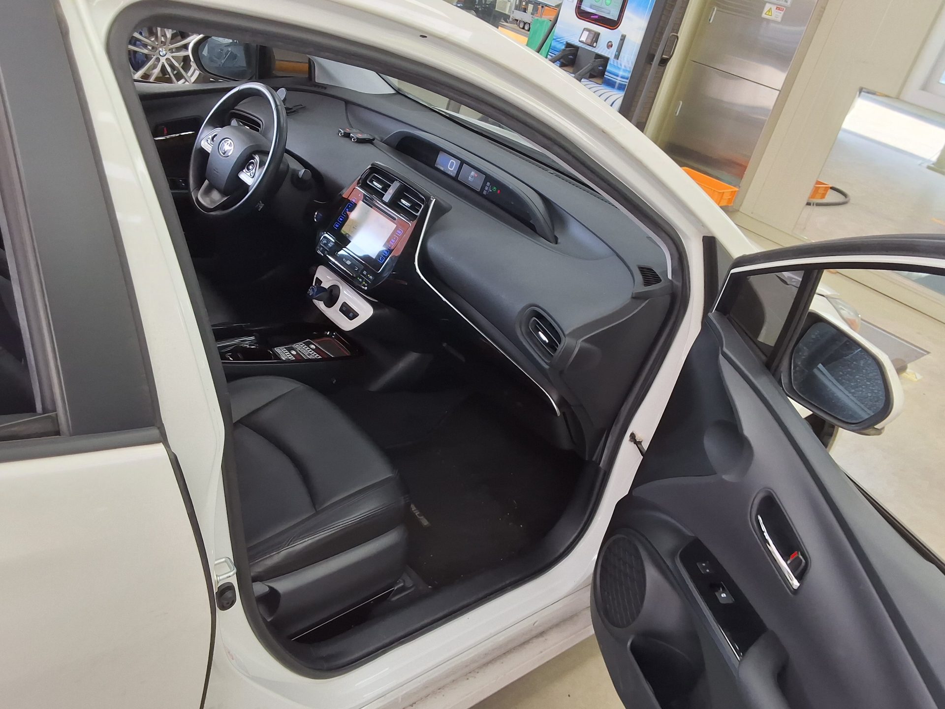 2017 - toyota prius