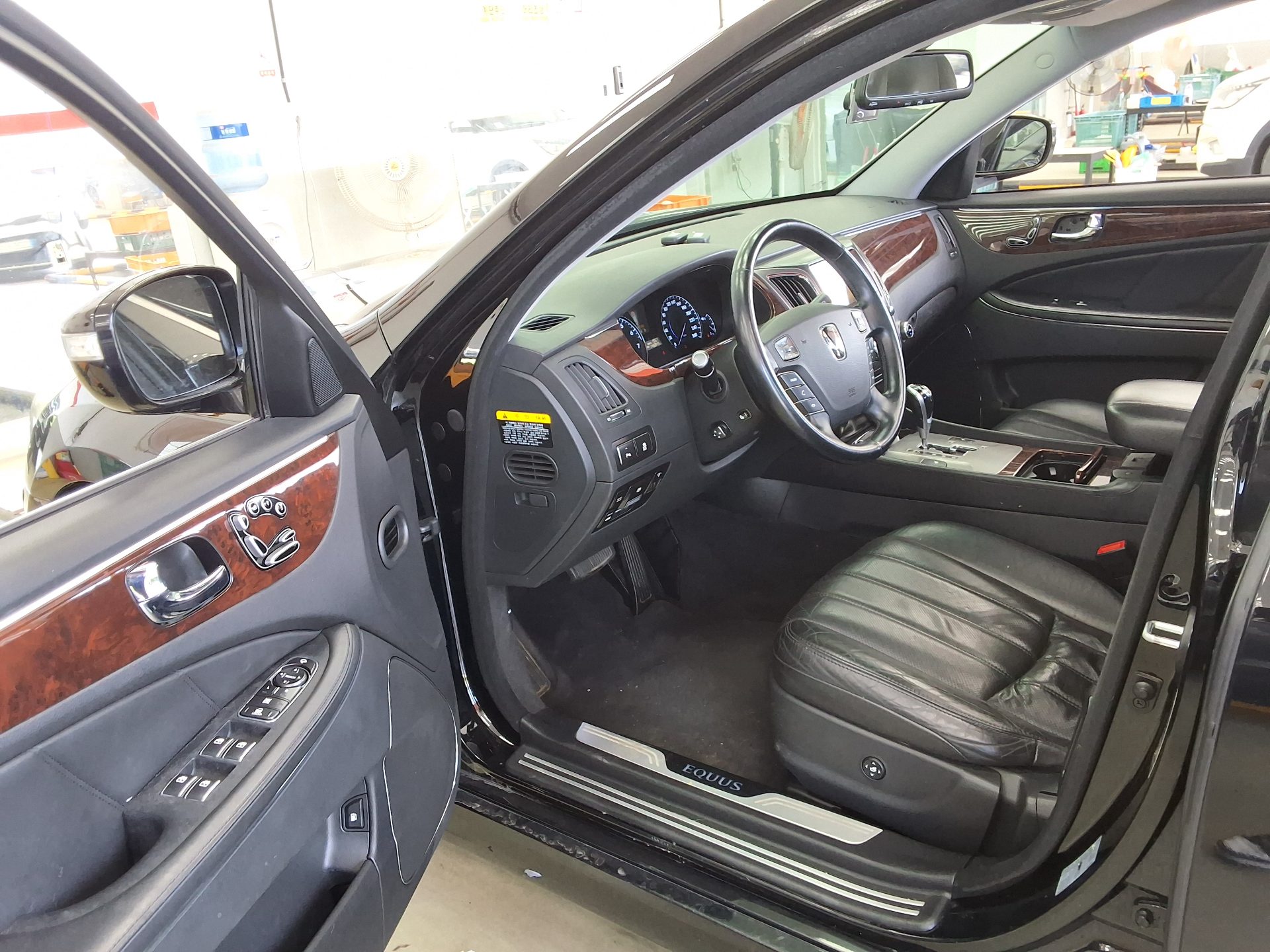 2011 - hyundai equus