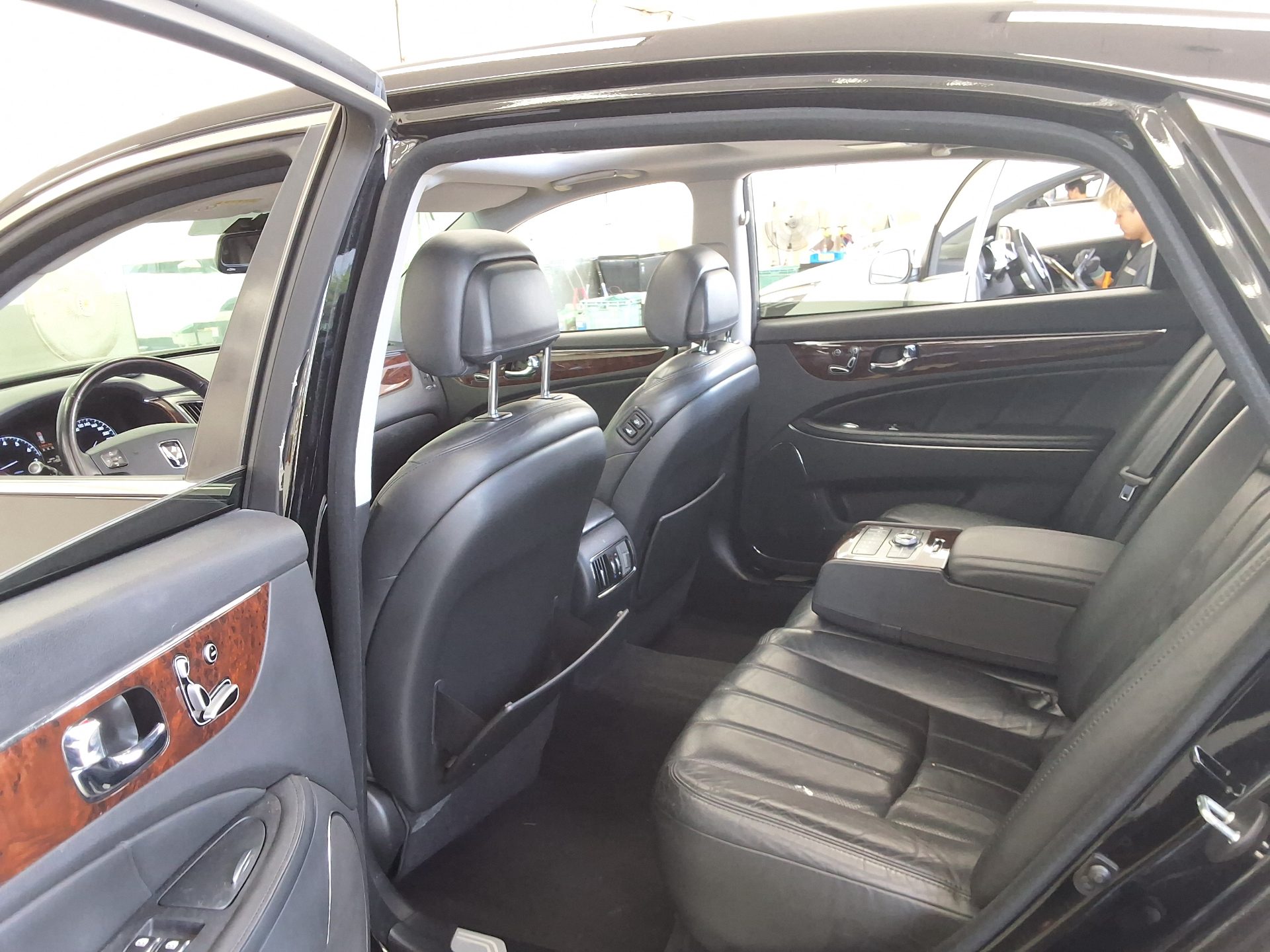 2011 - hyundai equus