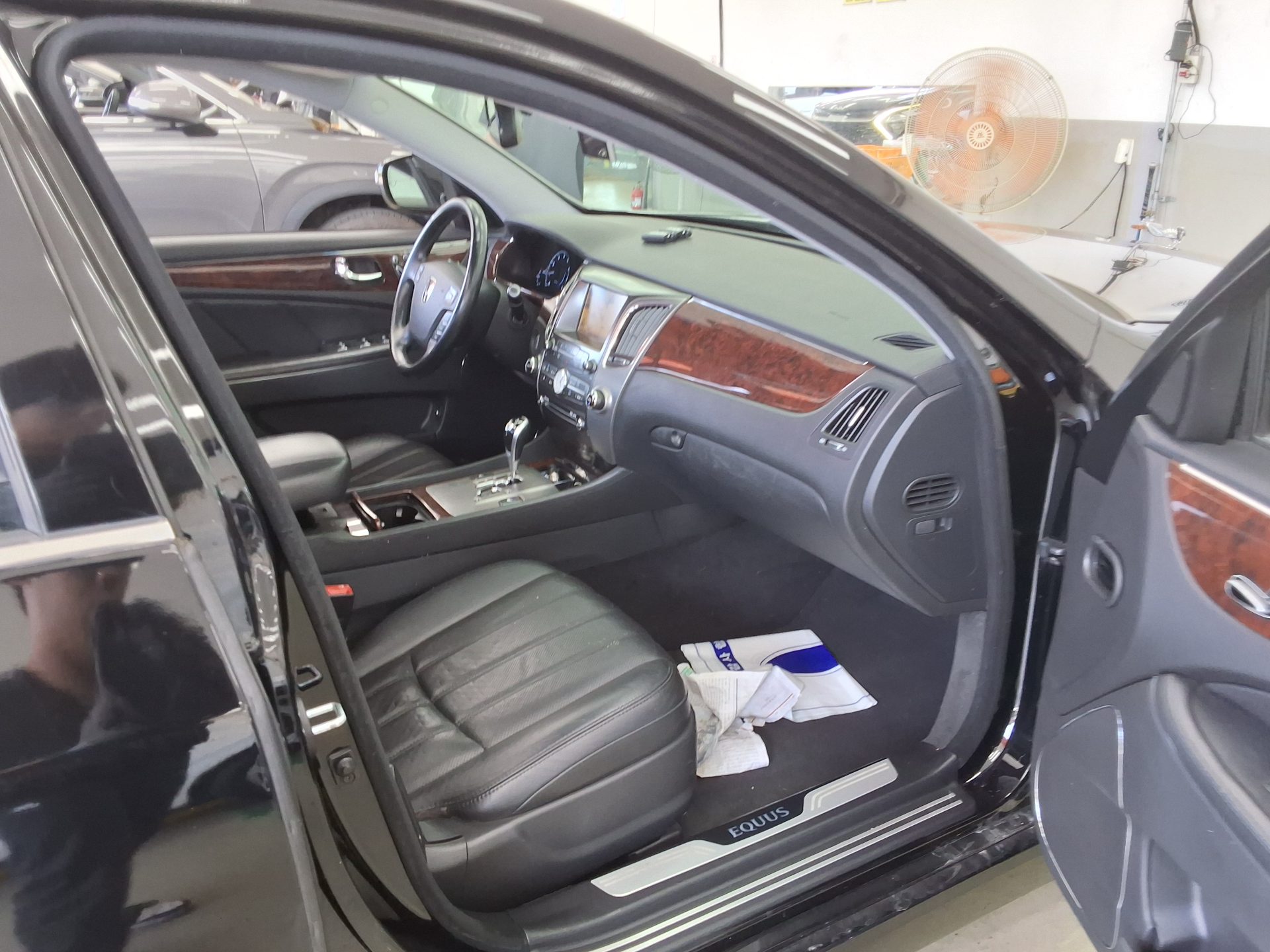 2011 - hyundai equus