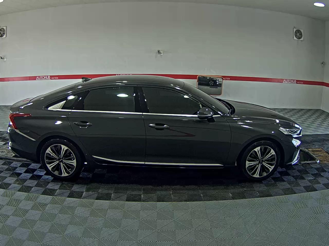 2022 - kia k8