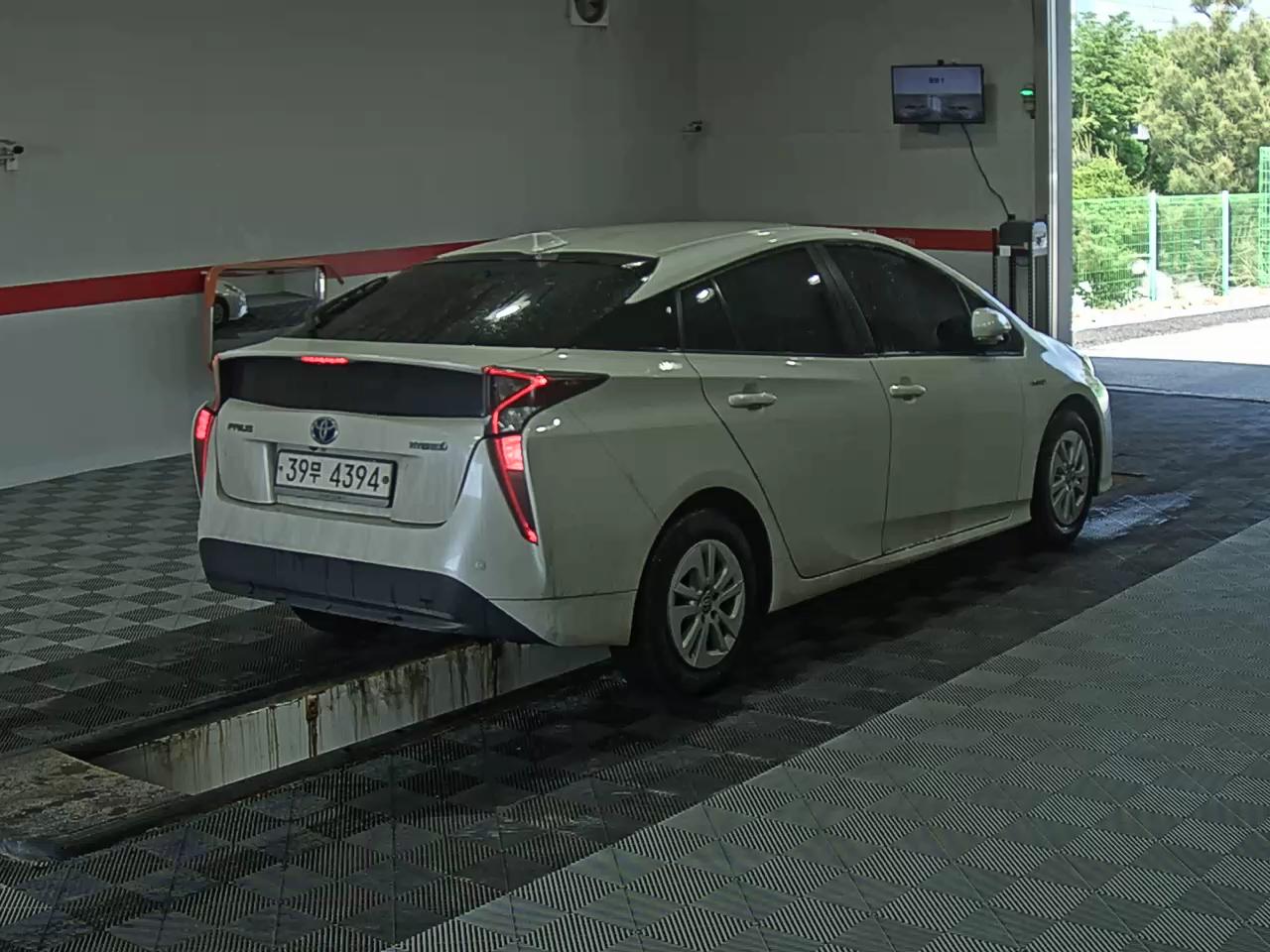 2017 - toyota prius