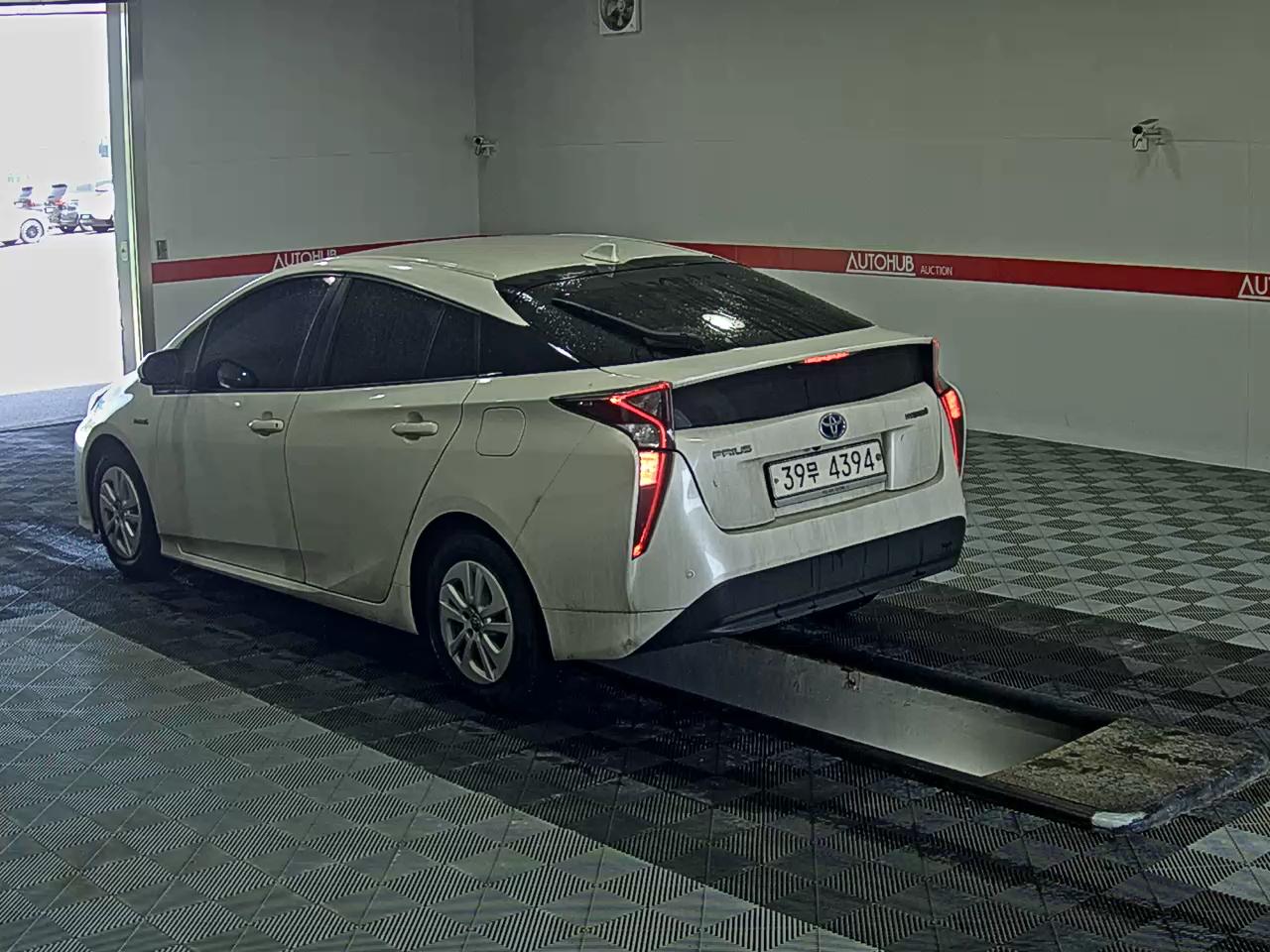 2017 - toyota prius