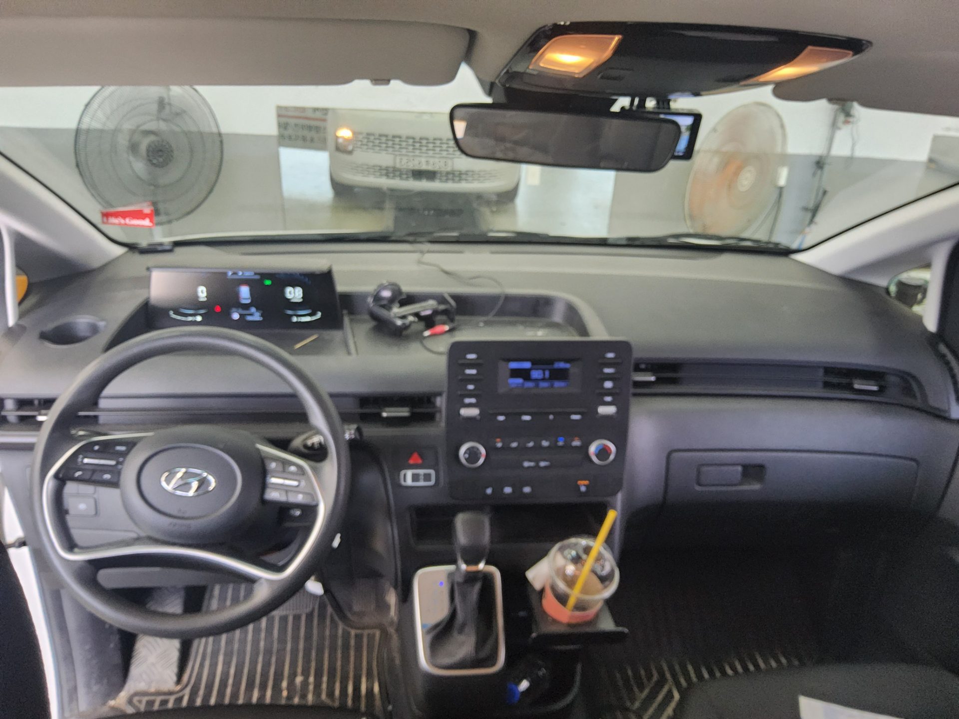 2022 - hyundai staria