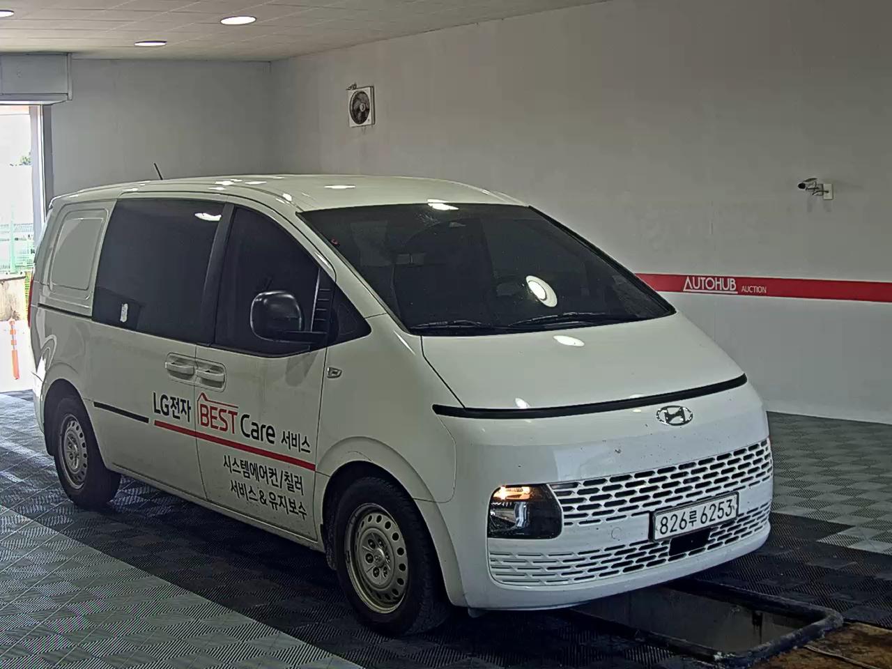 2022 - hyundai staria