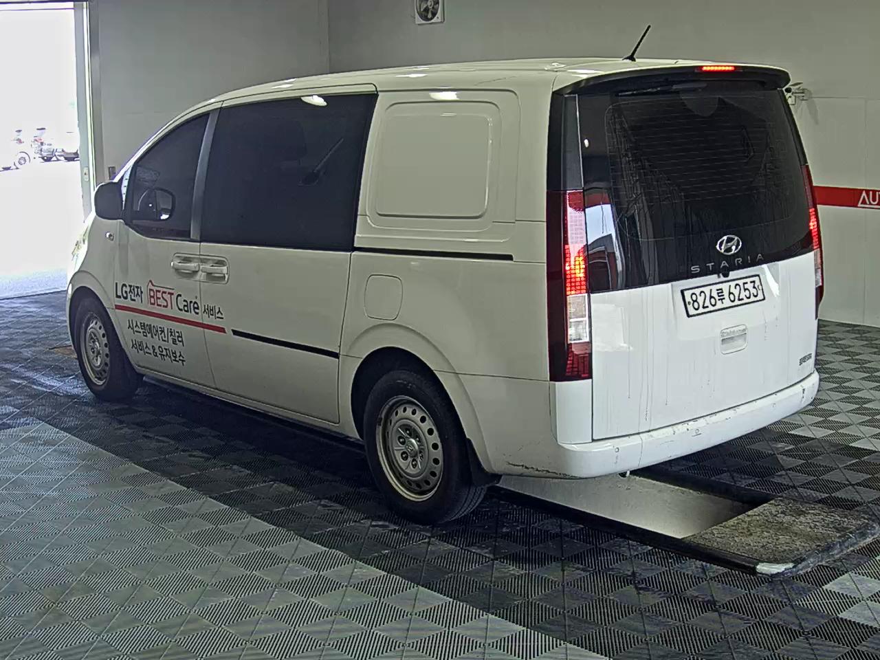 2022 - hyundai staria