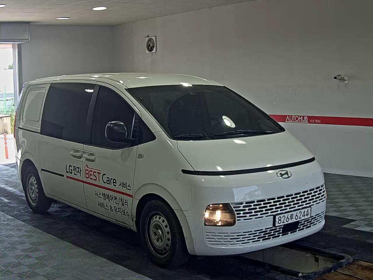2022 - hyundai staria