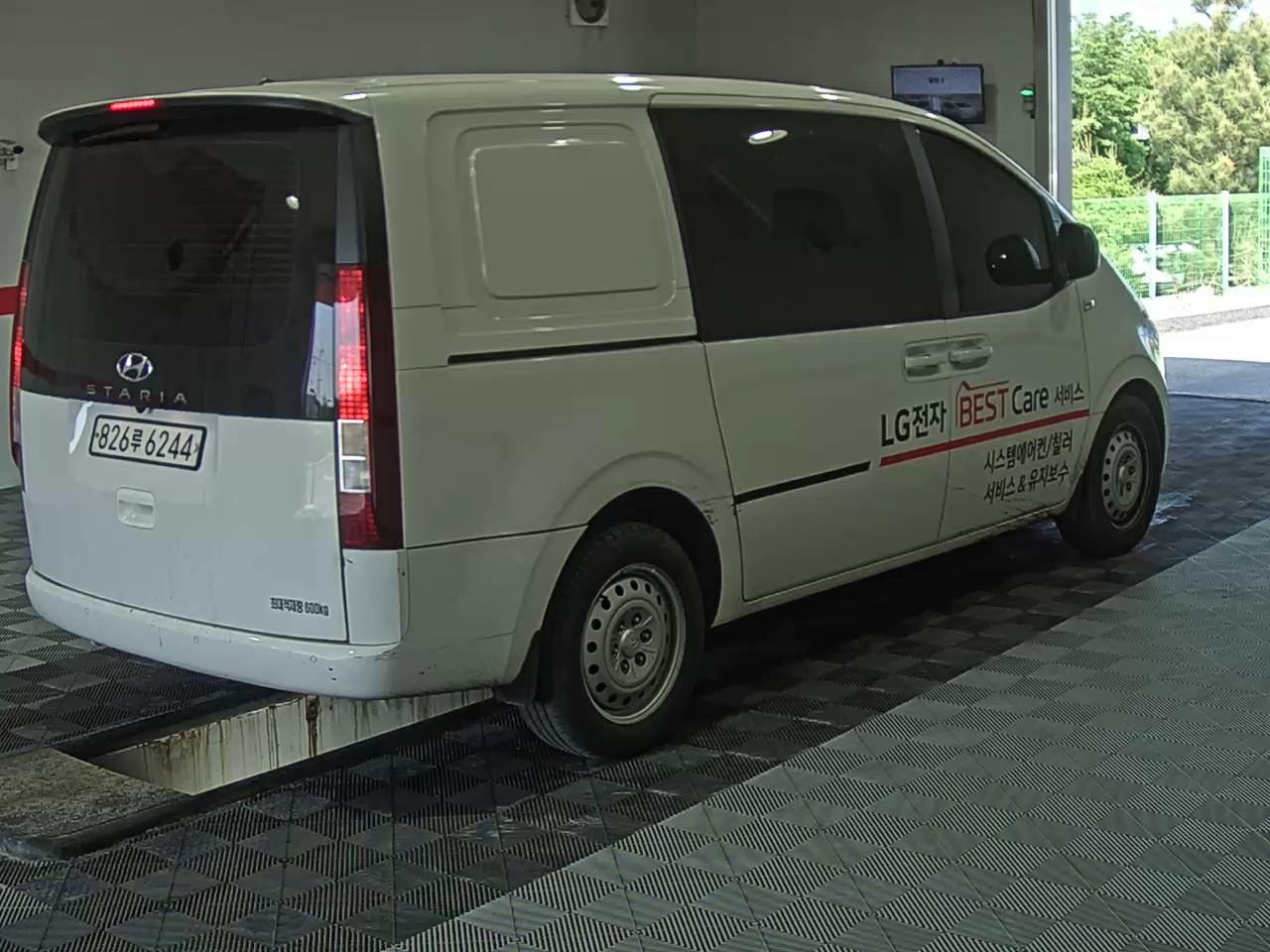 2022 - hyundai staria