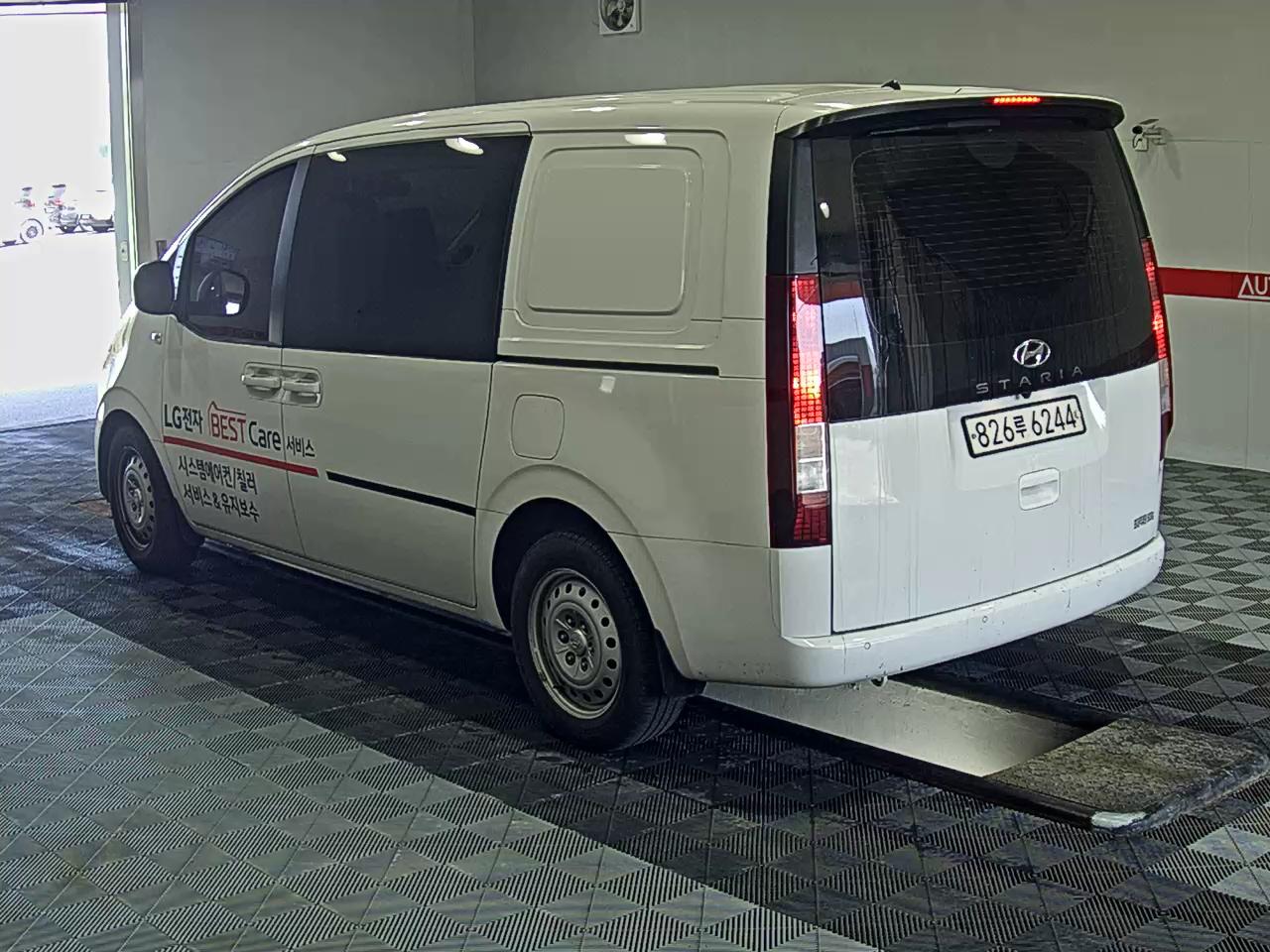 2022 - hyundai staria