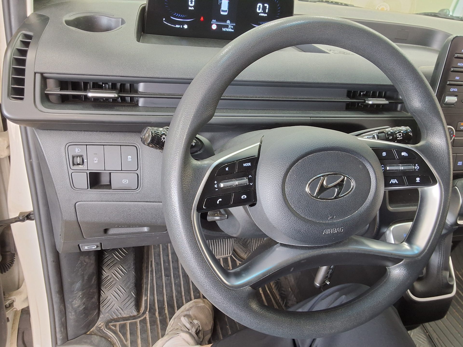 2022 - hyundai staria
