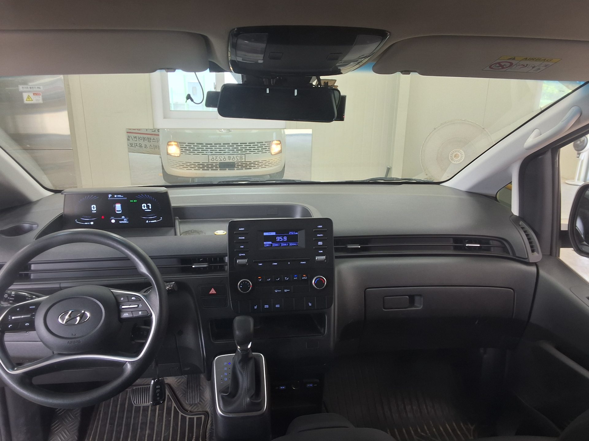 2022 - hyundai staria