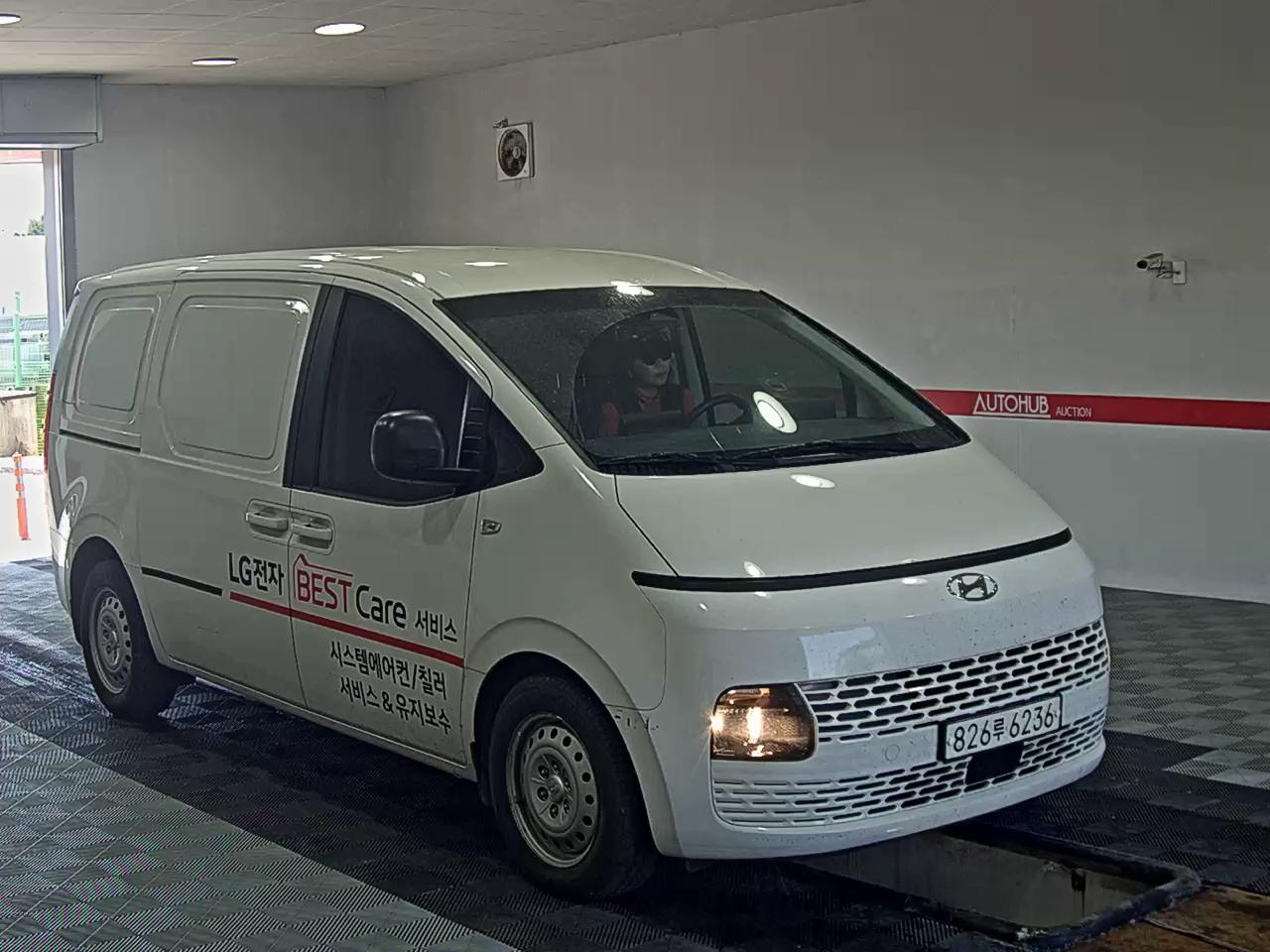 2022 - hyundai staria