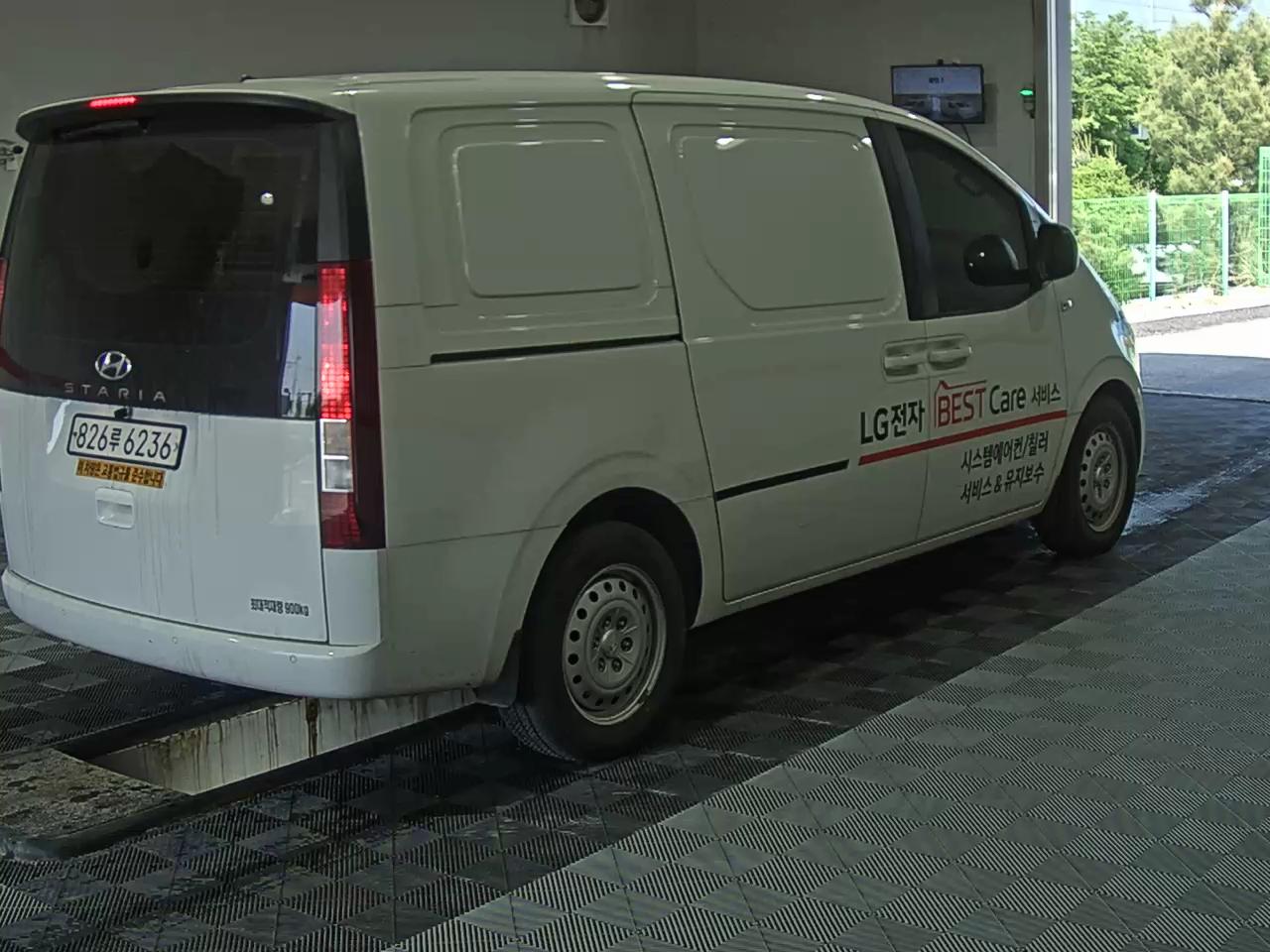 2022 - hyundai staria