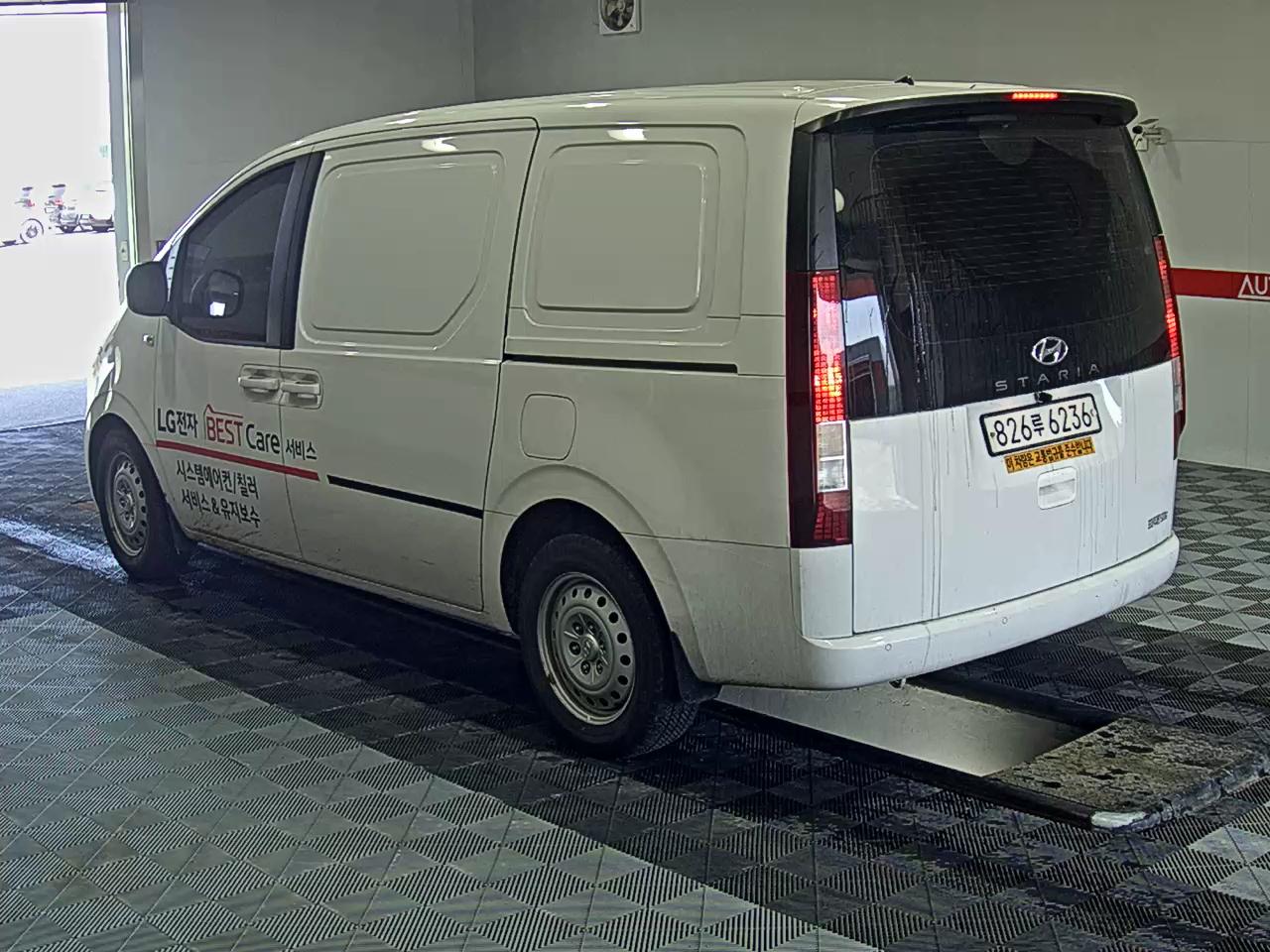 2022 - hyundai staria