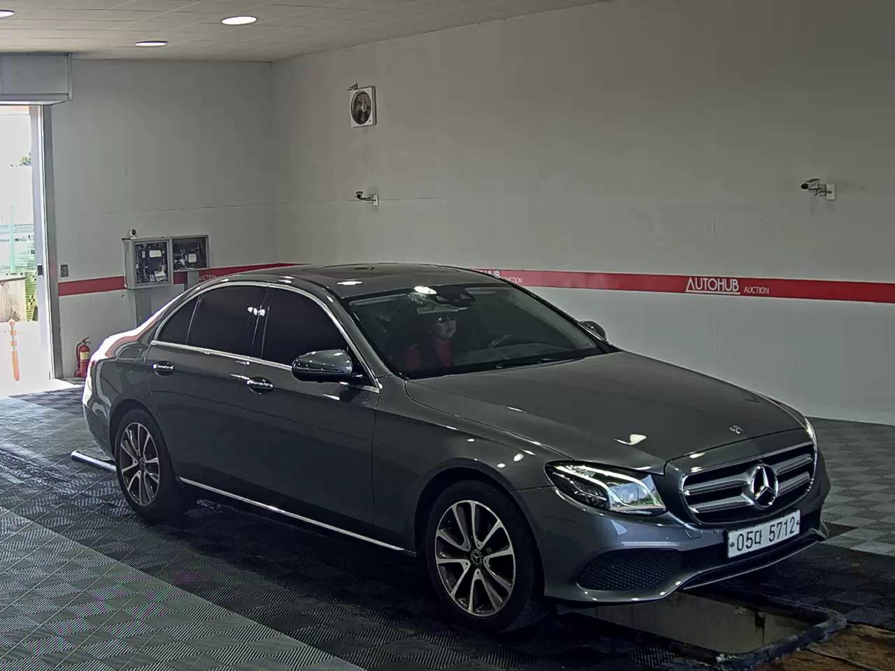 2019 - mercedes-benz e300