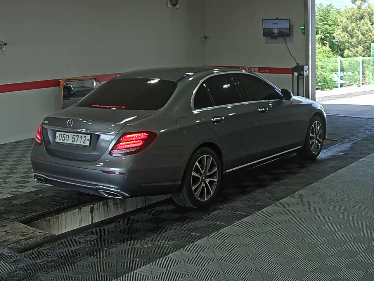2019 - mercedes-benz e300