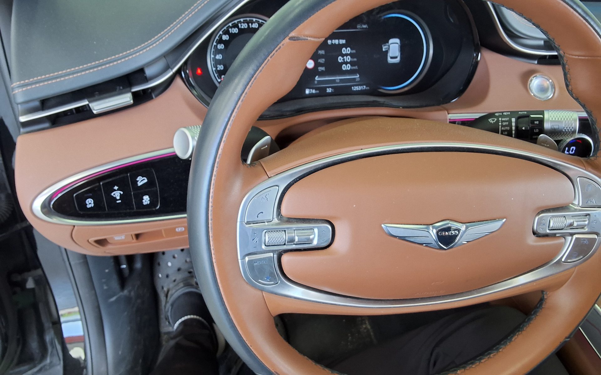 2023 - genesis gv70
