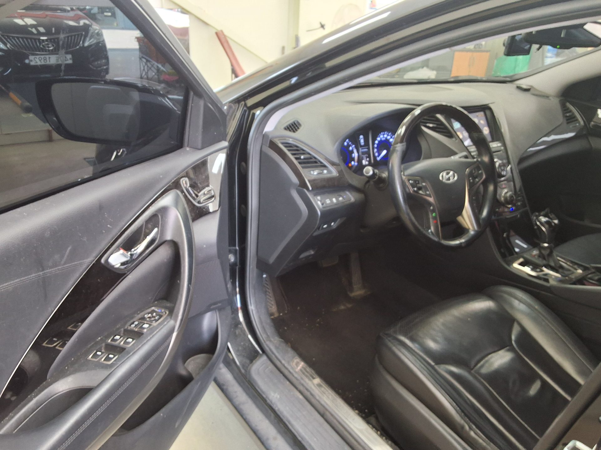 2011 - hyundai grandeur