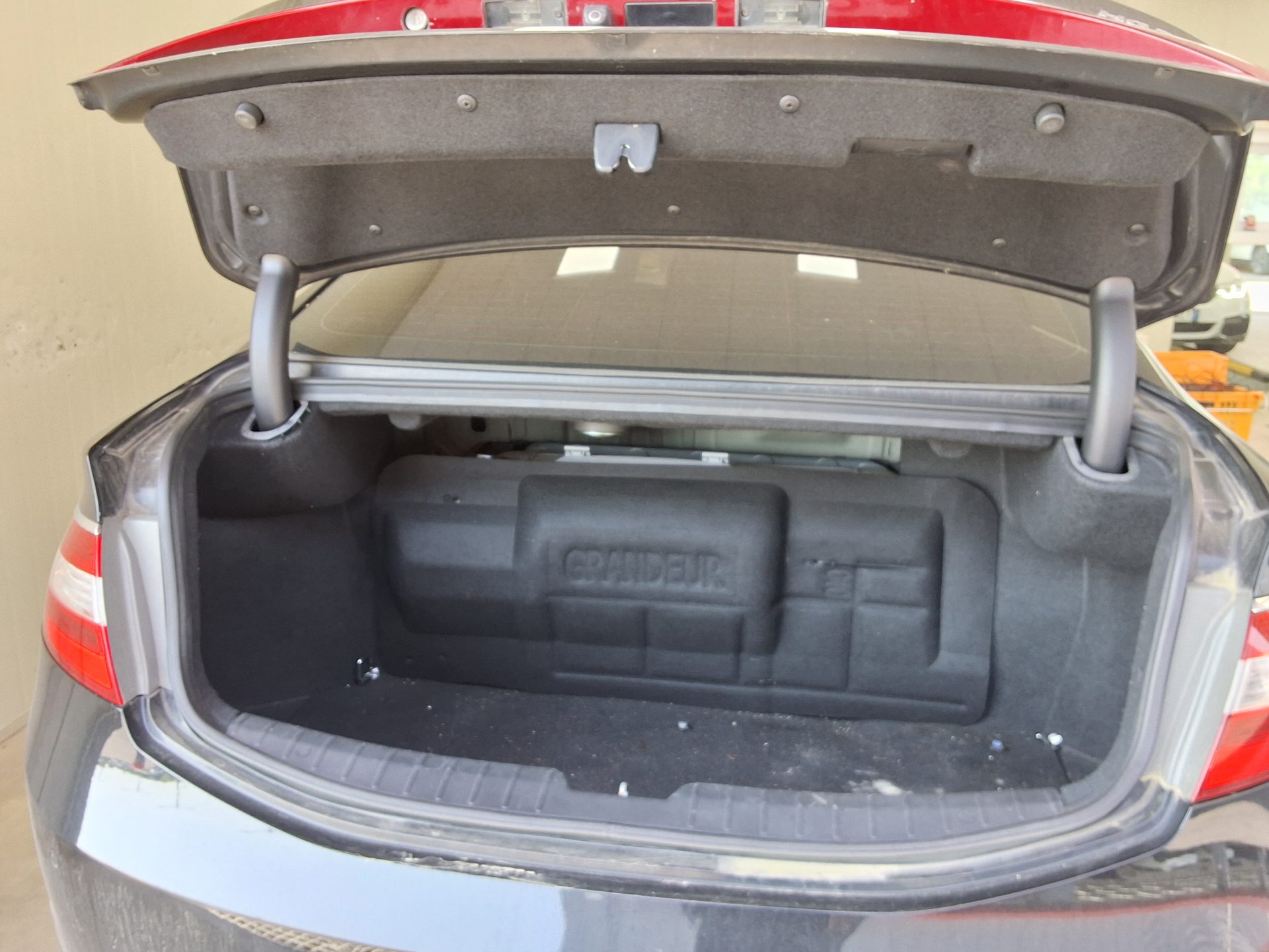 2011 - hyundai grandeur