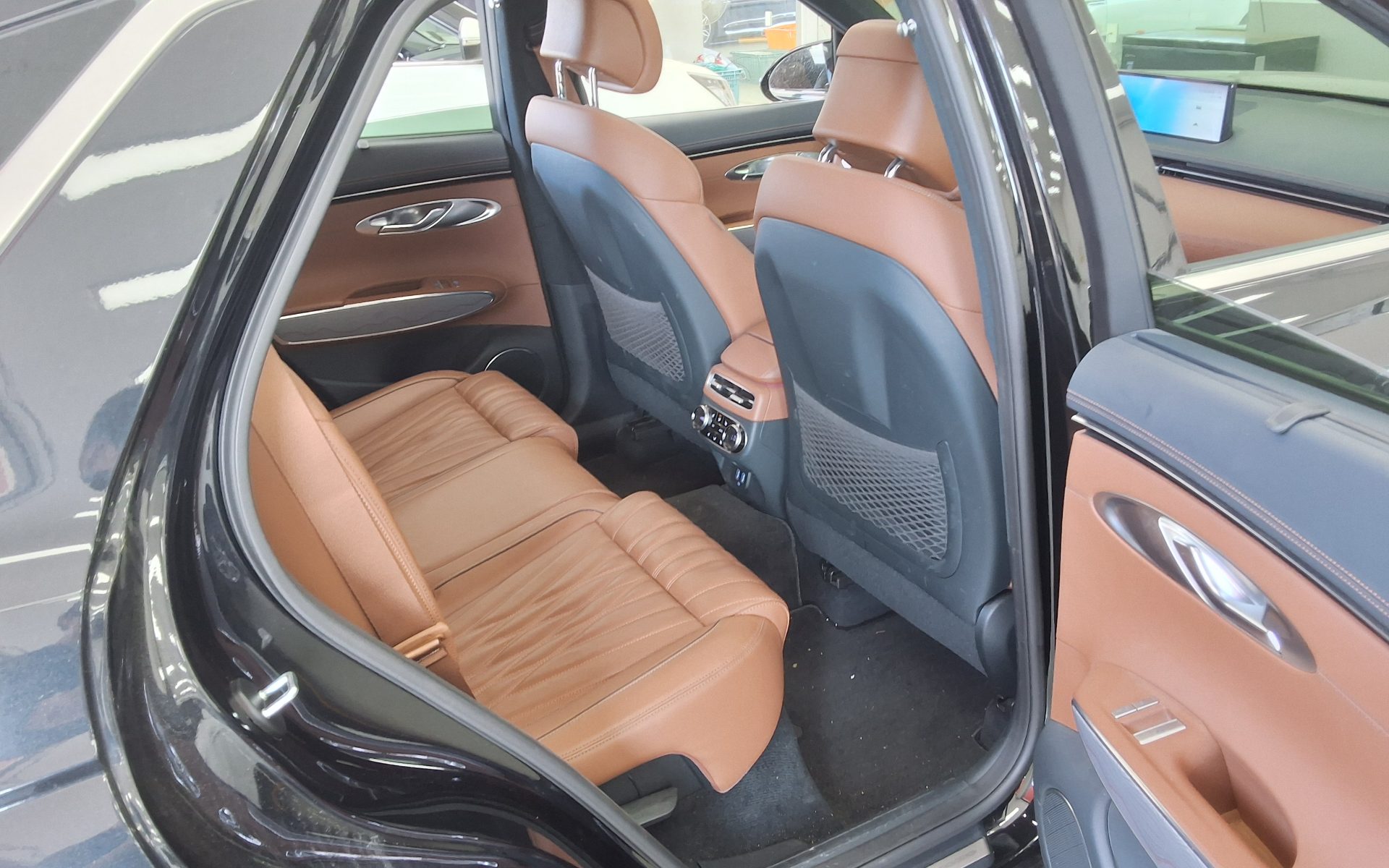 2023 - genesis gv70