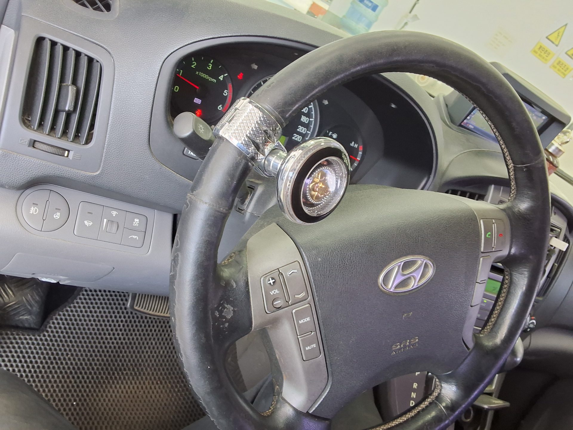 2012 - hyundai grand starex