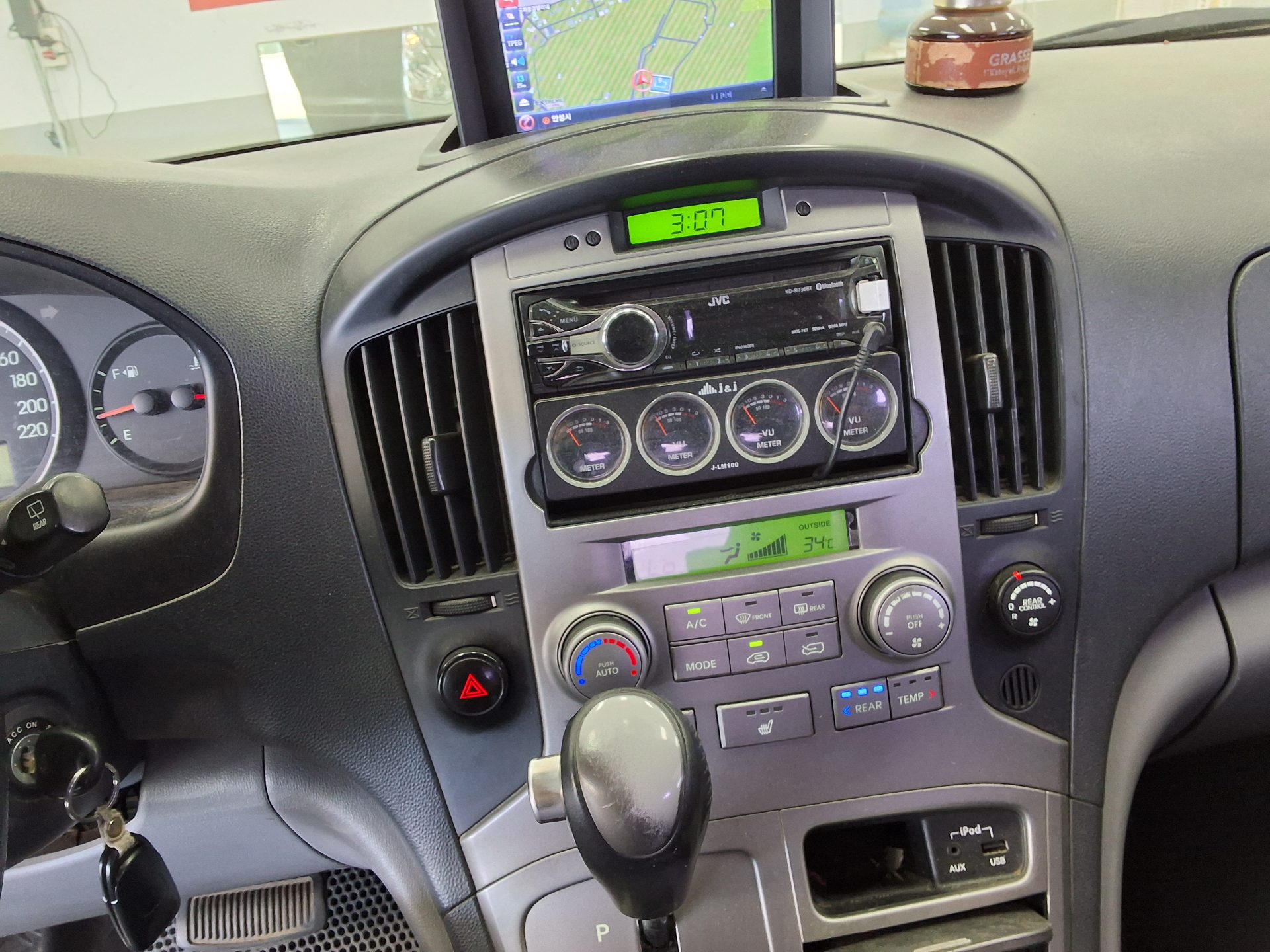 2012 - hyundai grand starex