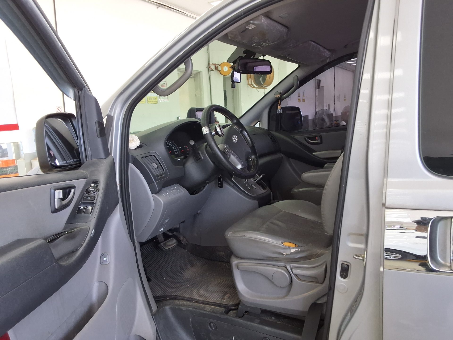2012 - hyundai grand starex