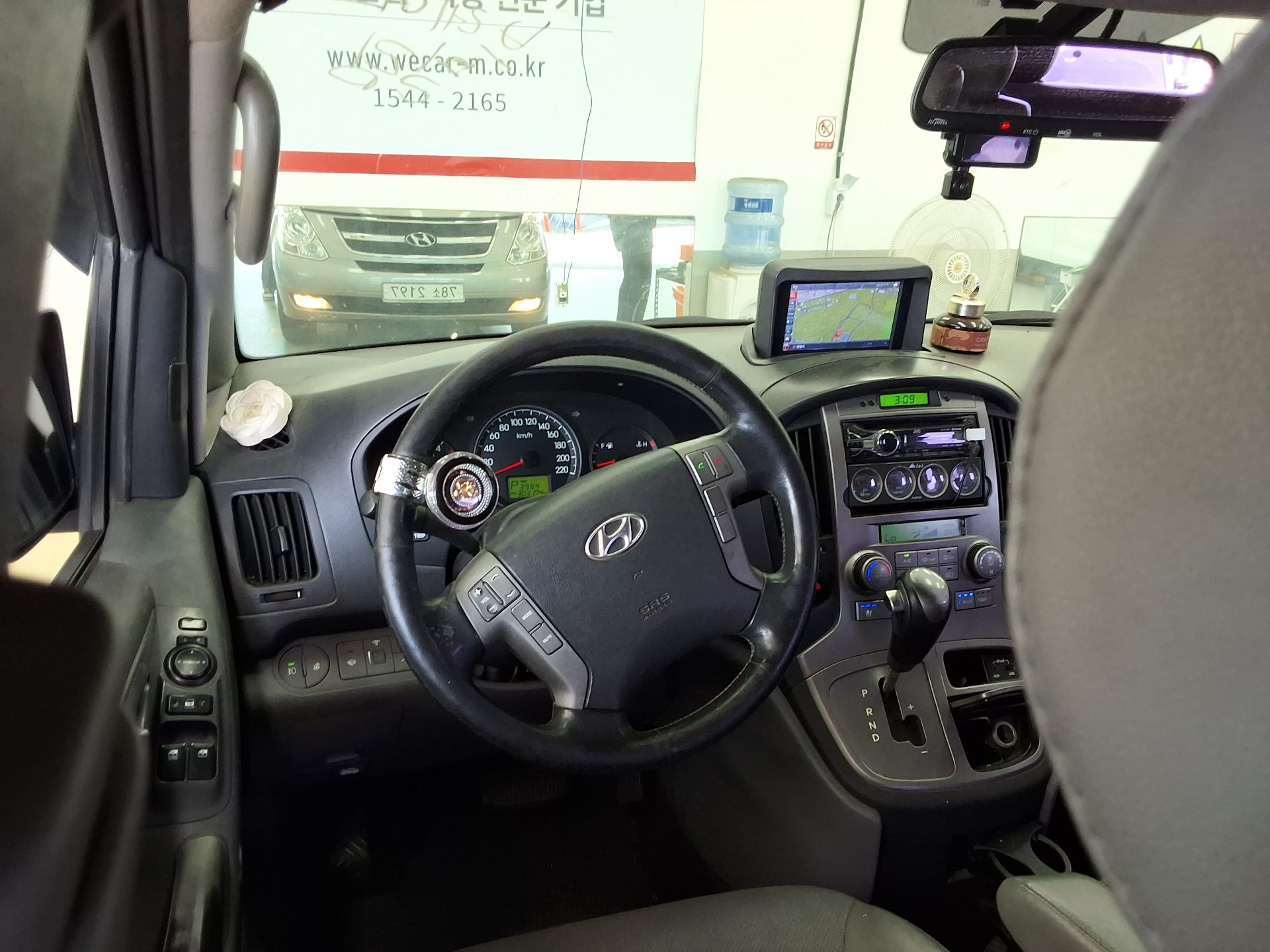 2012 - hyundai grand starex