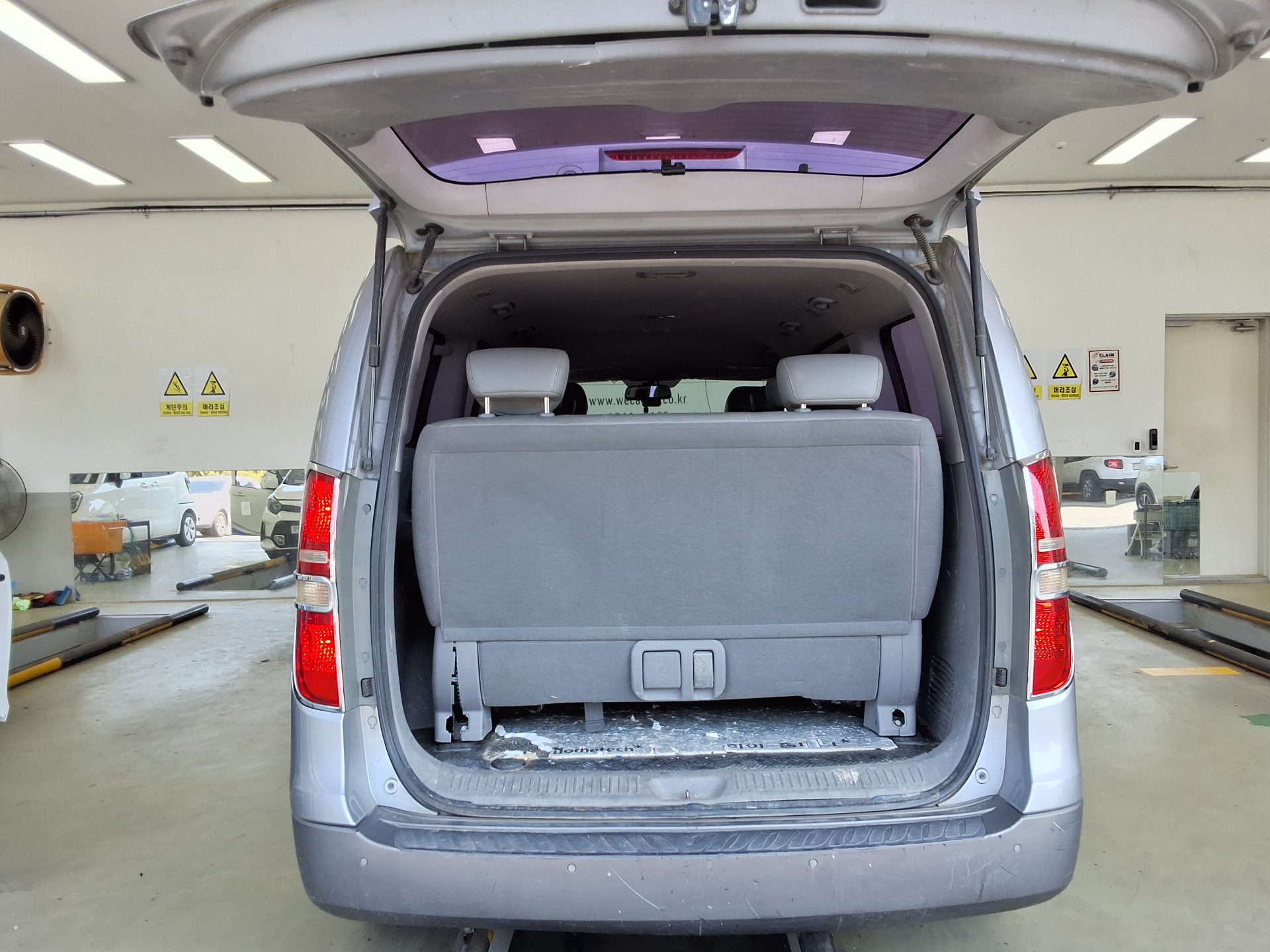 2012 - hyundai grand starex
