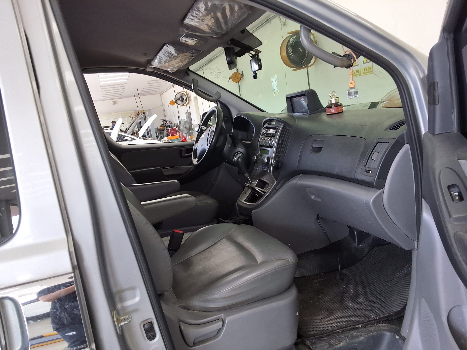 2012 - hyundai grand starex