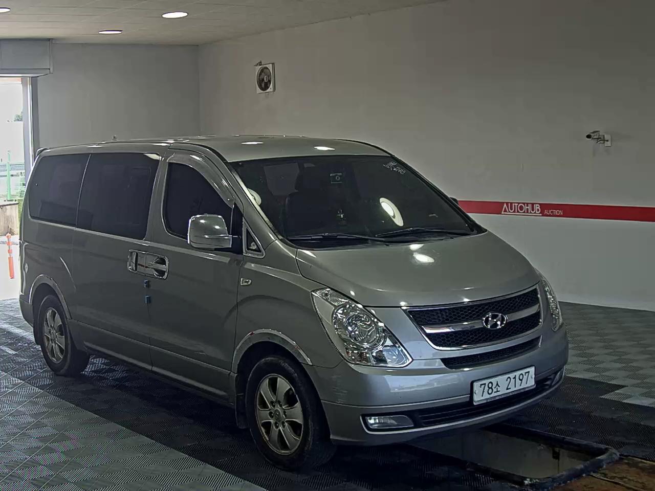 2012 - hyundai grand starex