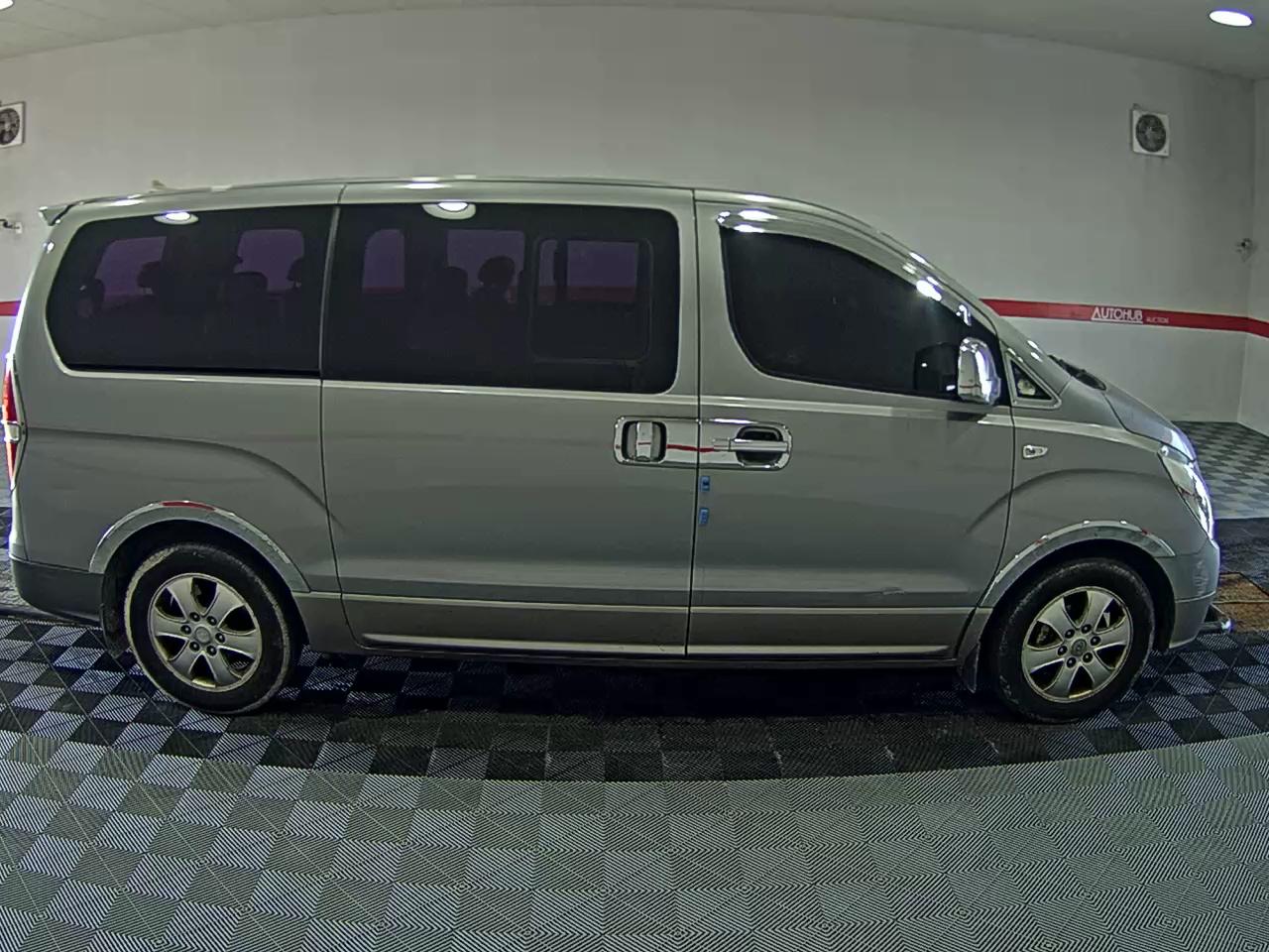 2012 - hyundai grand starex