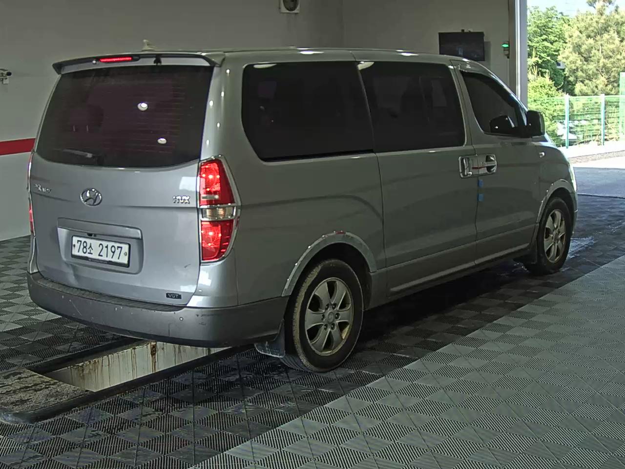 2012 - hyundai grand starex