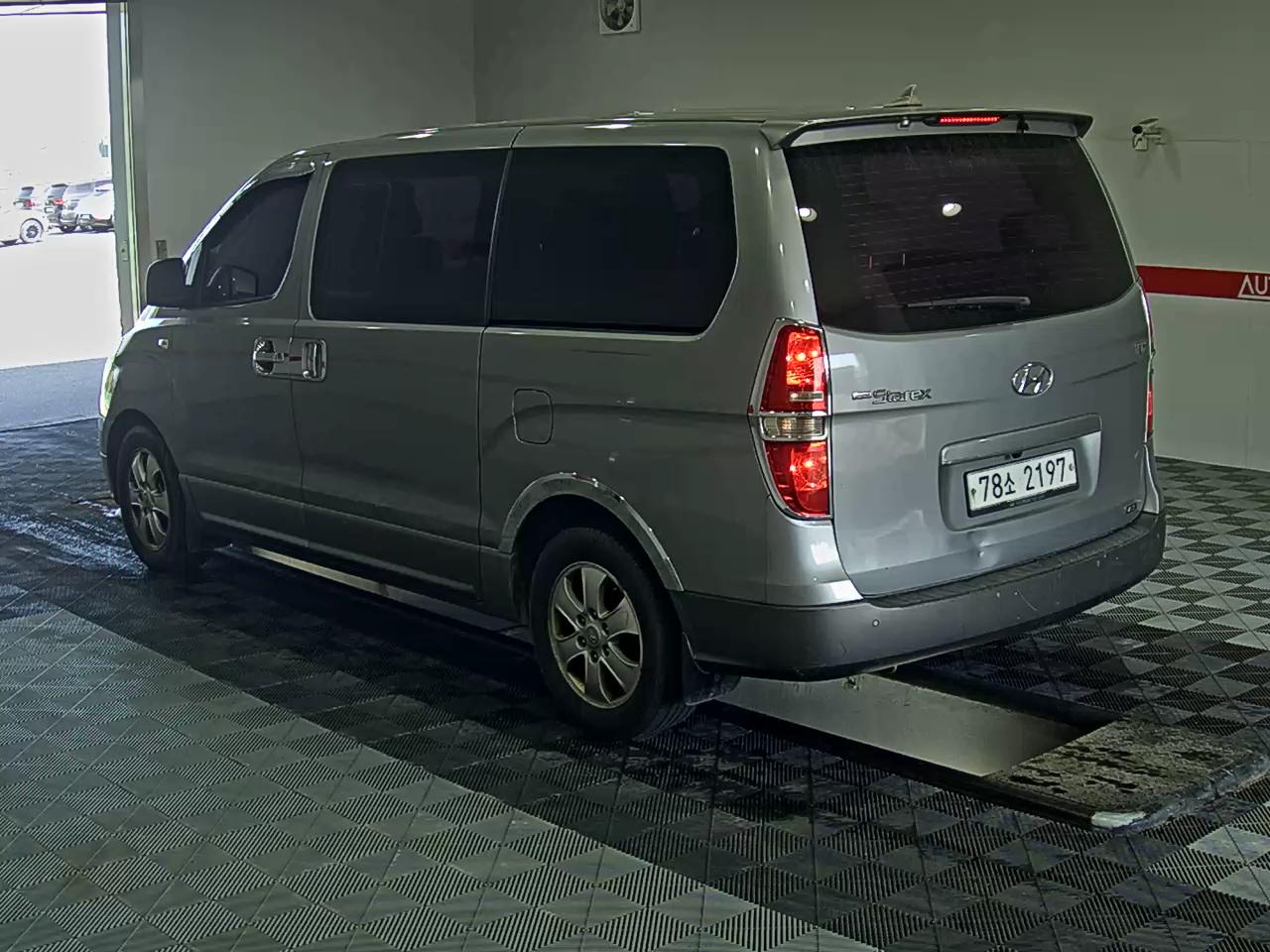 2012 - hyundai grand starex