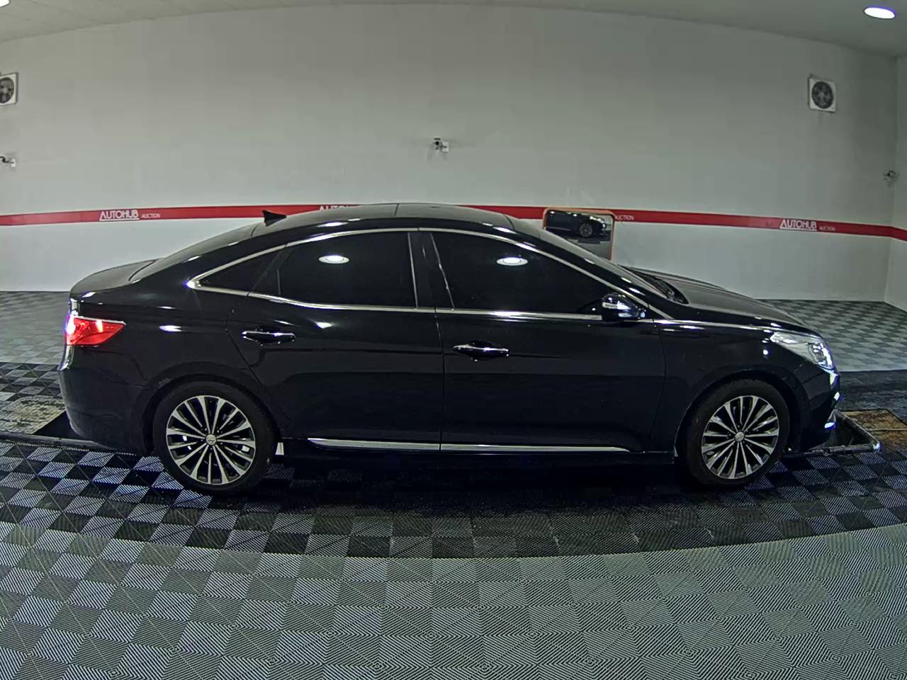 2011 - hyundai grandeur