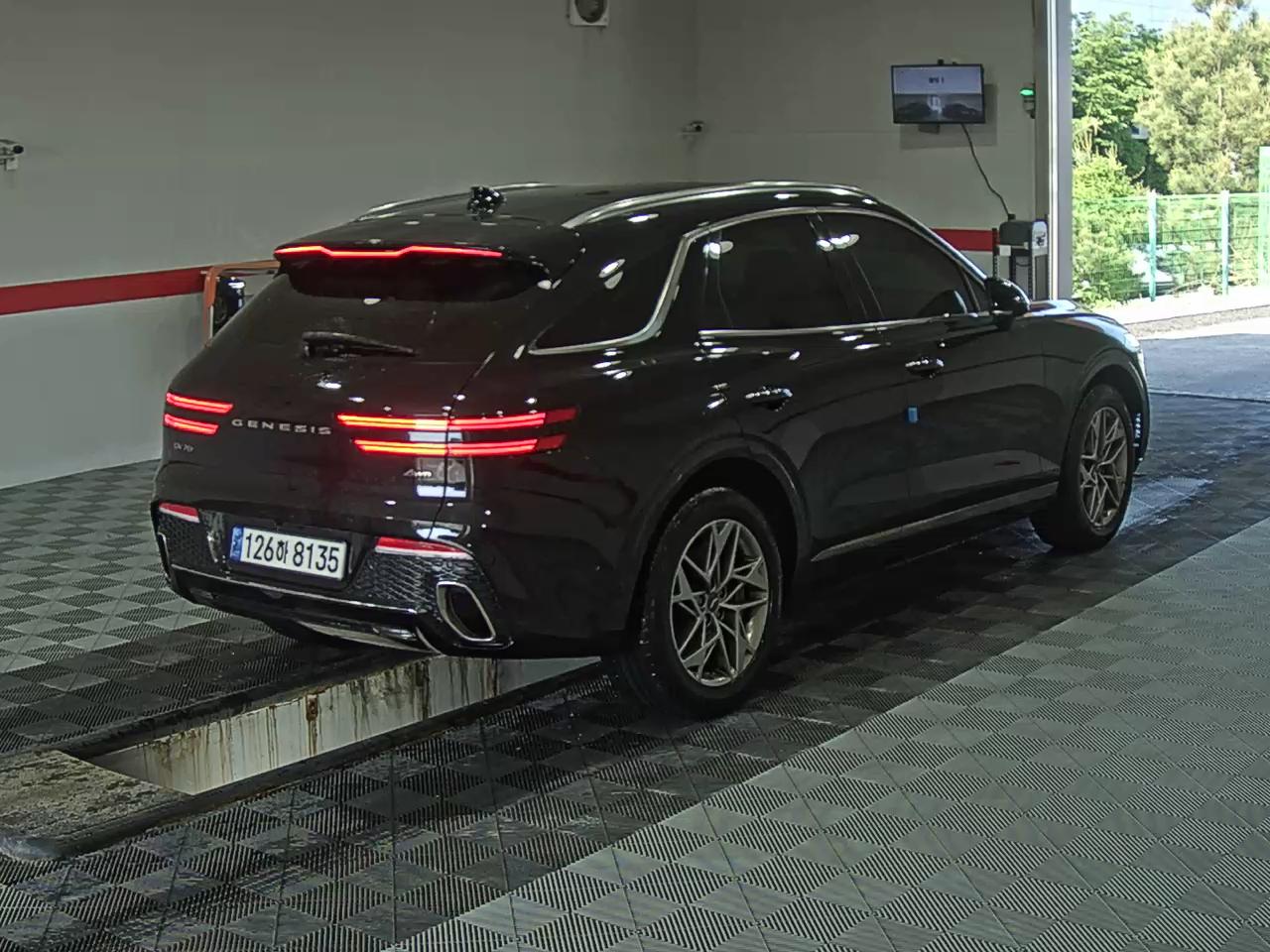 2023 - genesis gv70
