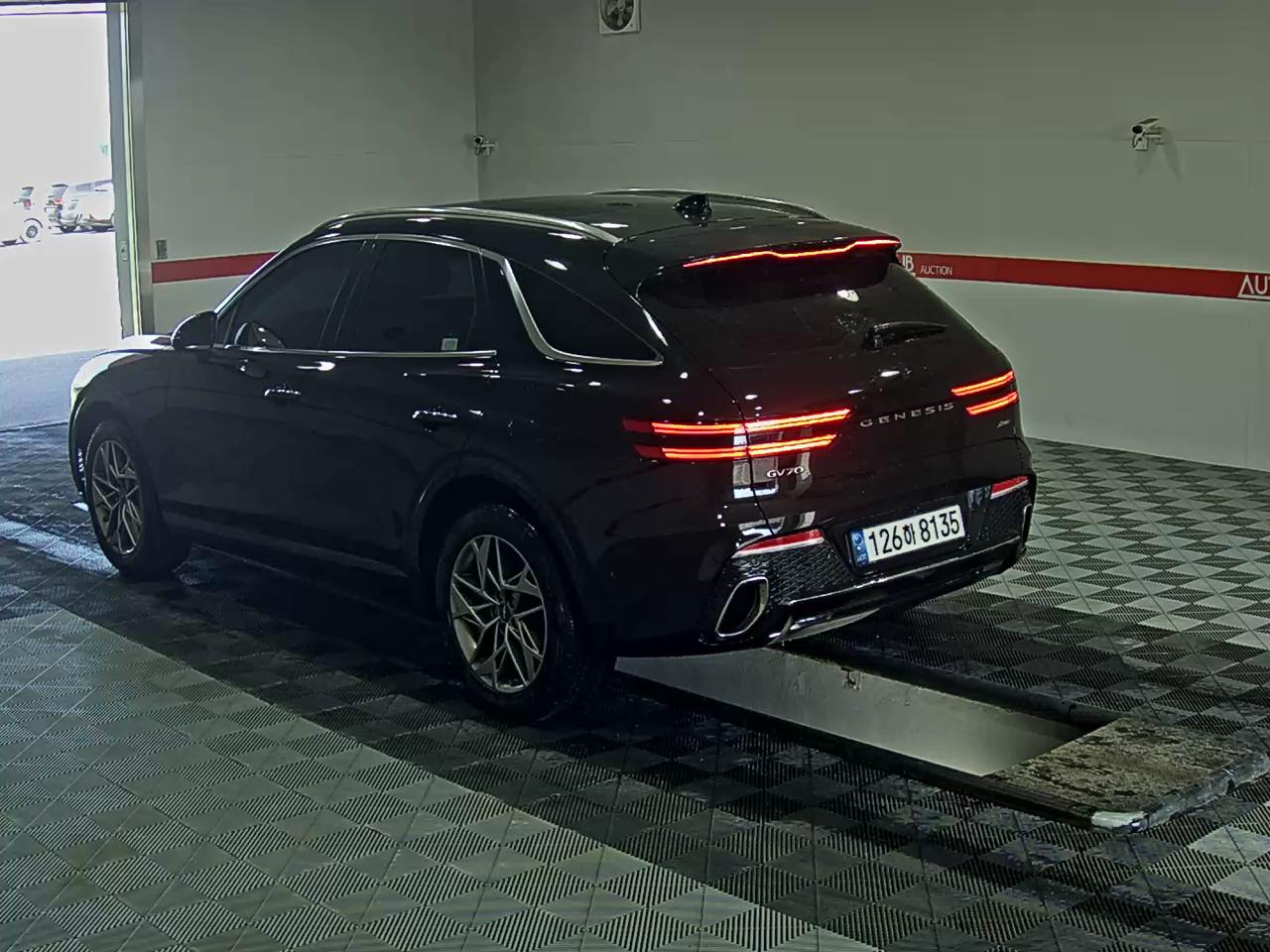 2023 - genesis gv70
