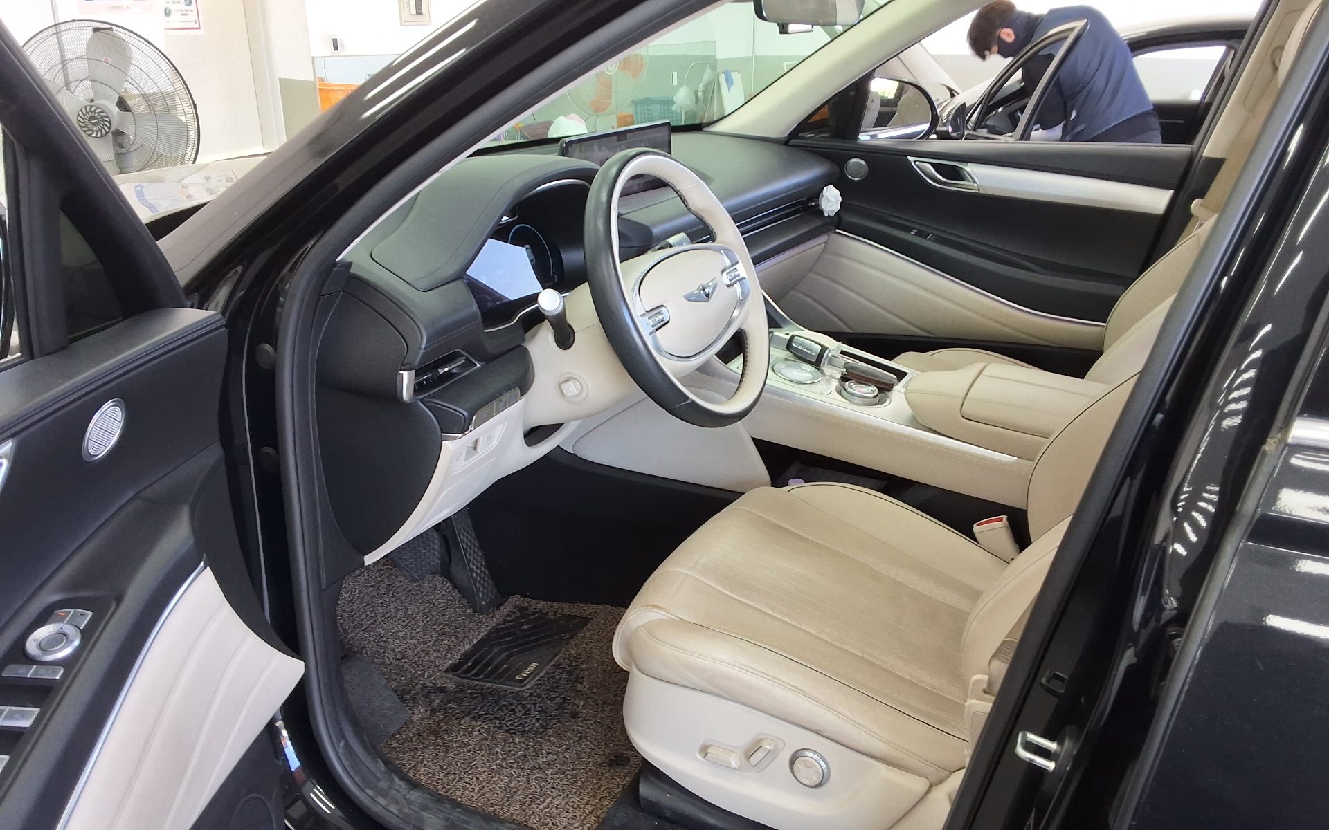 2022 - genesis gv80