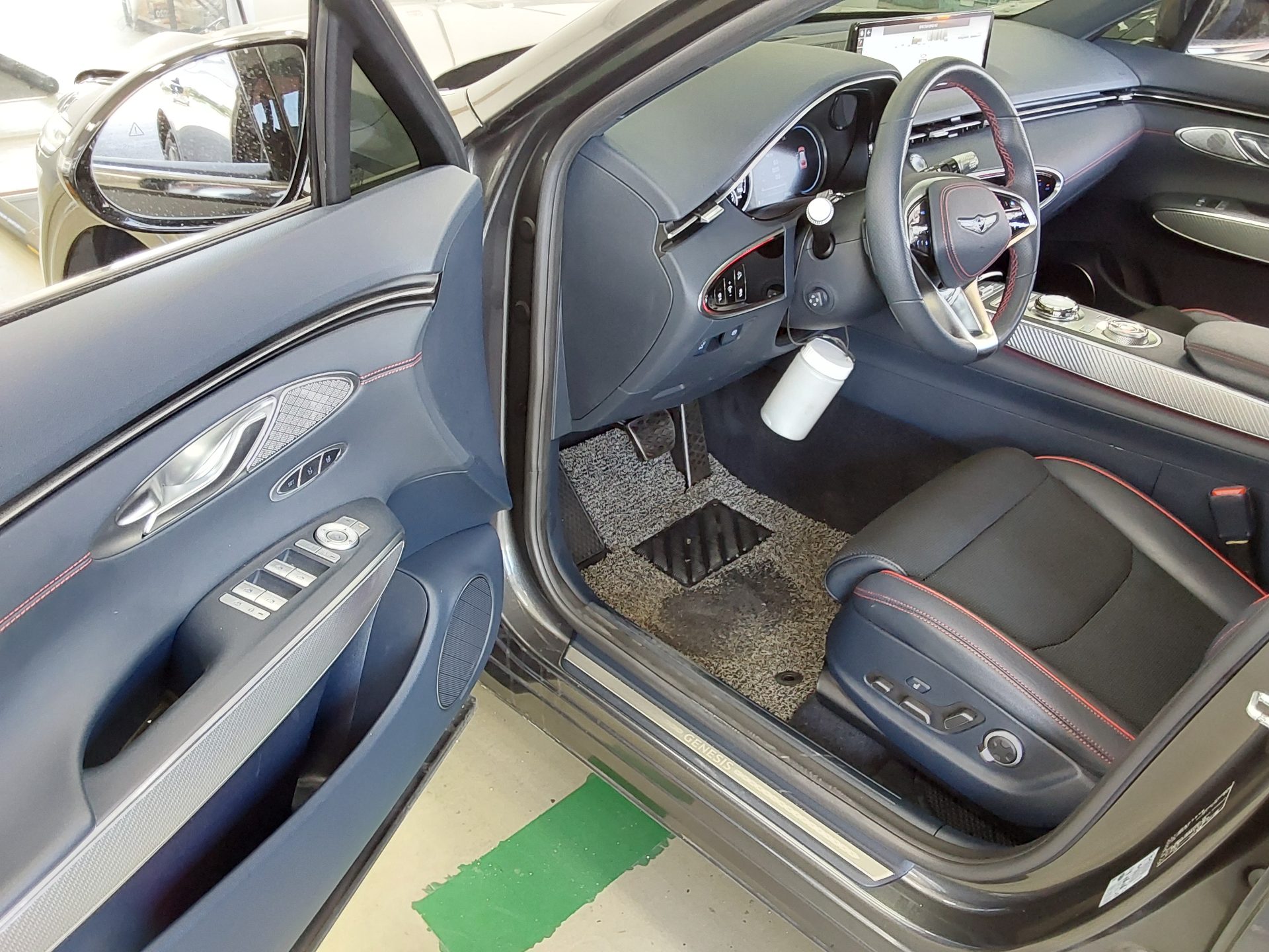 2021 - genesis gv70