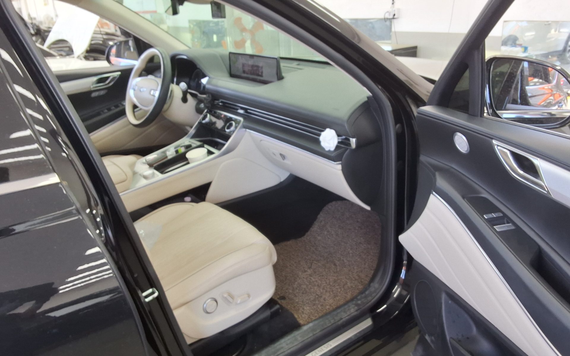 2022 - genesis gv80