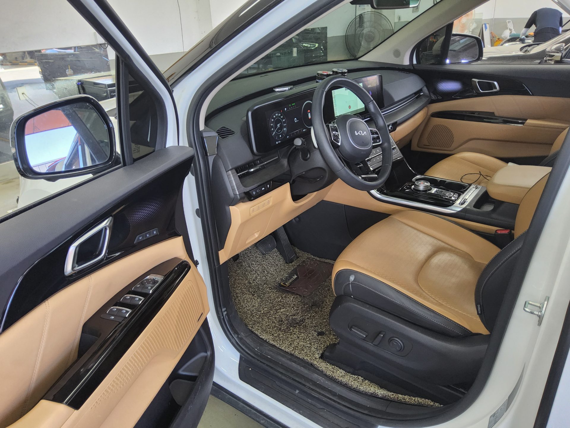 2023 - kia carnival