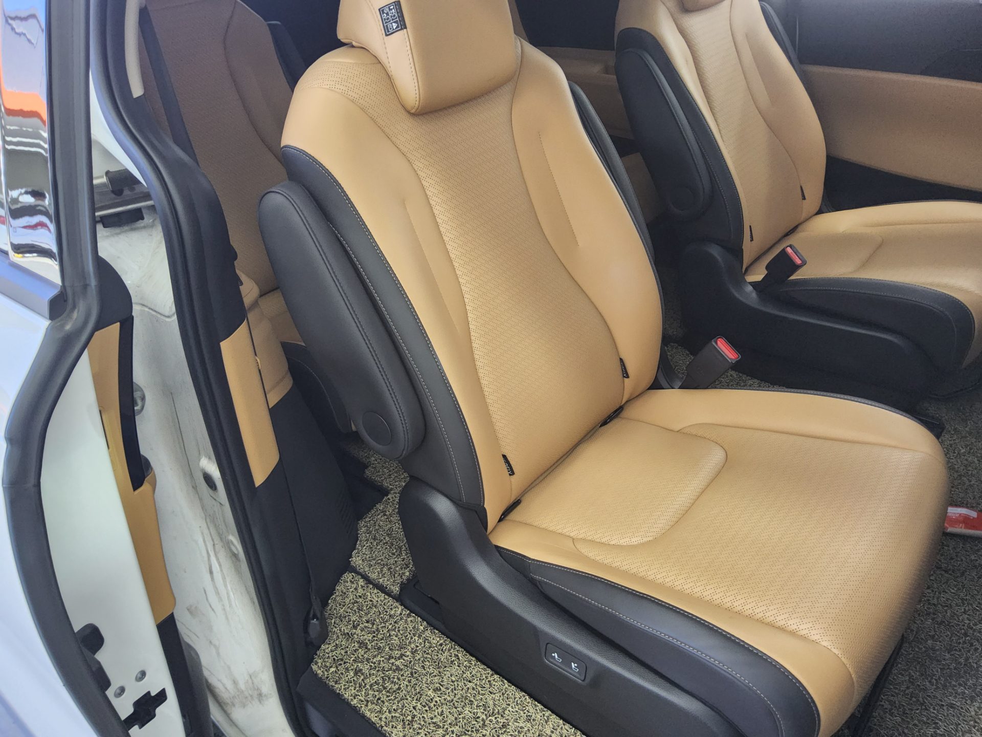 2023 - kia carnival