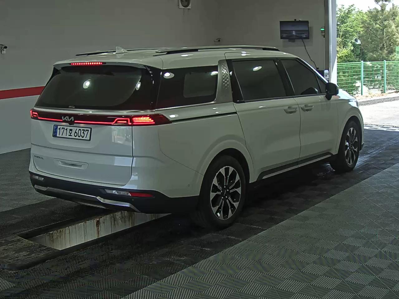 2023 - kia carnival