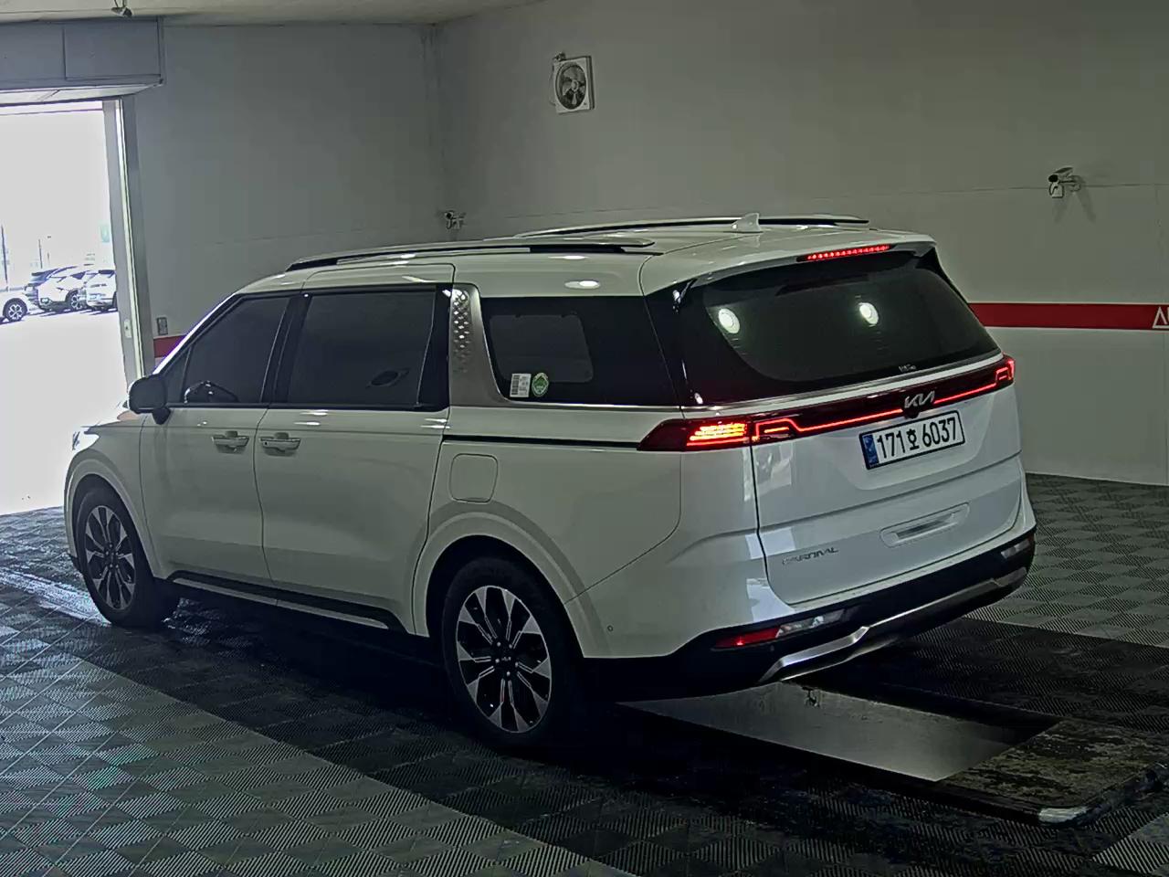 2023 - kia carnival