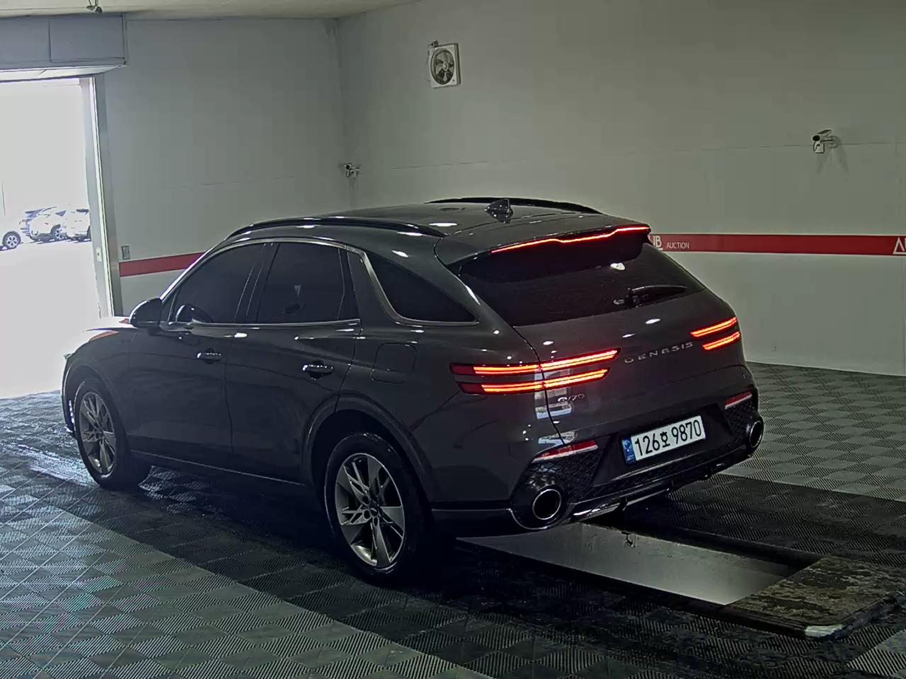 2021 - genesis gv70
