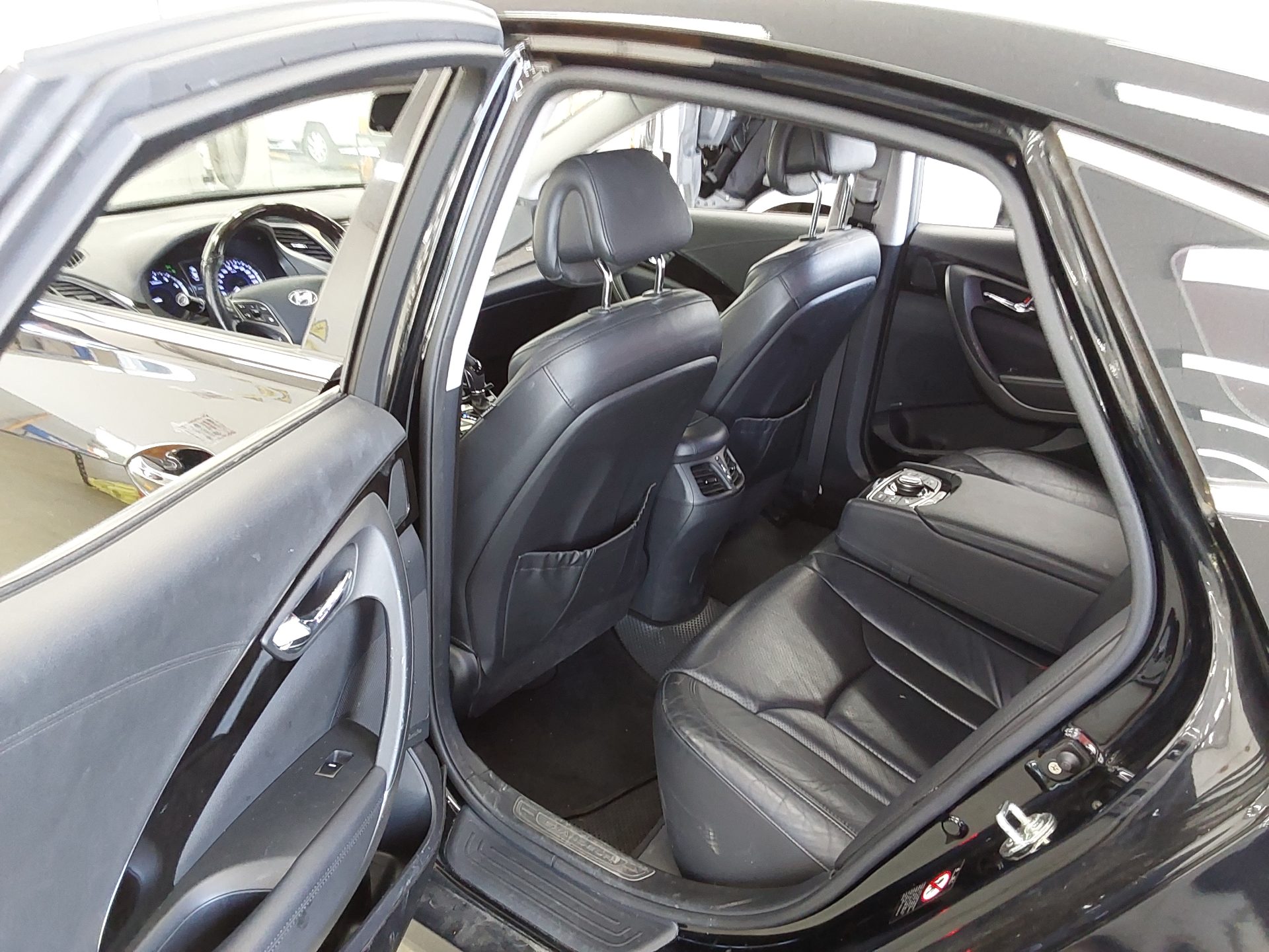 2011 - hyundai grandeur