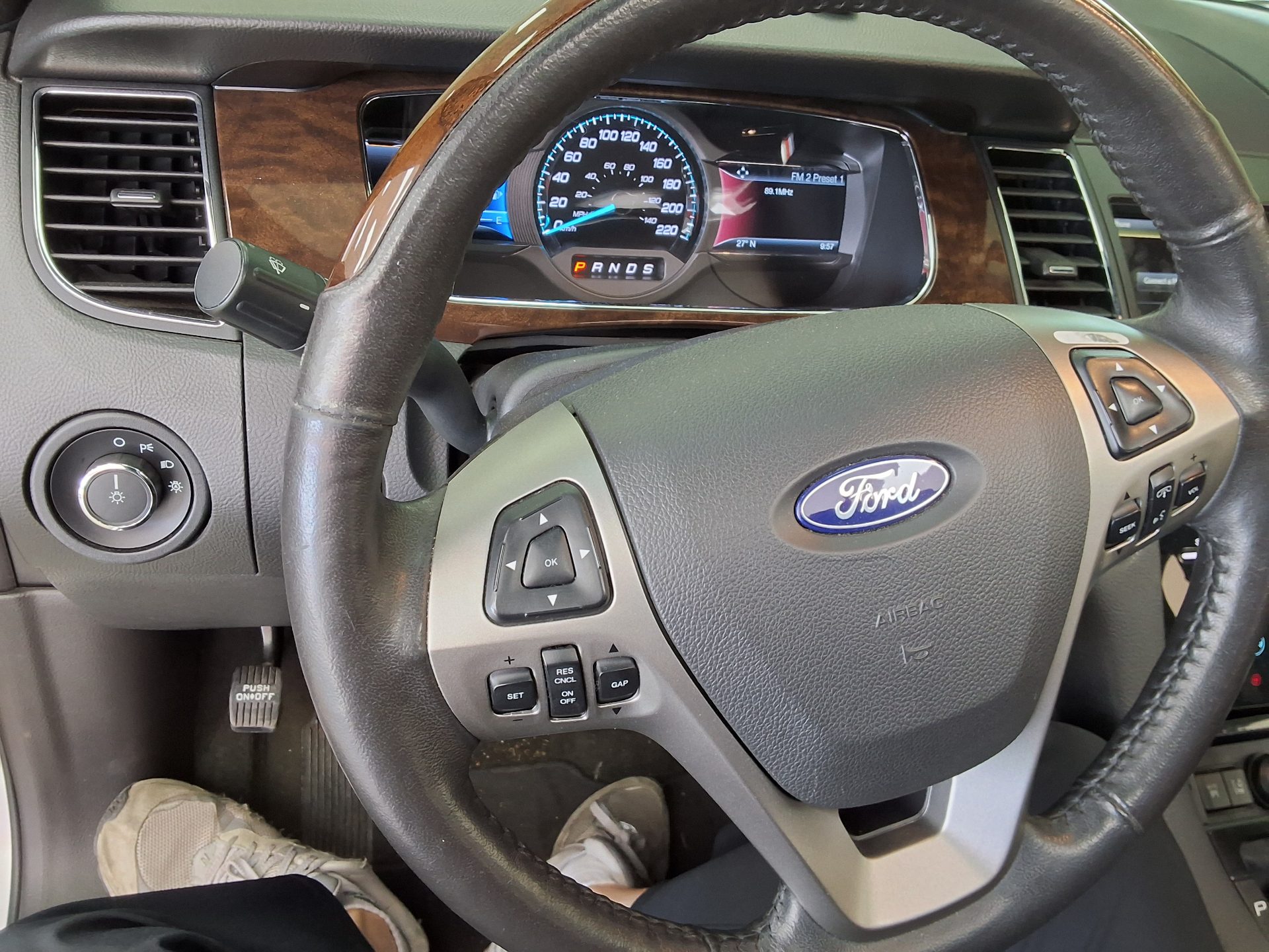 2014 - ford taurus