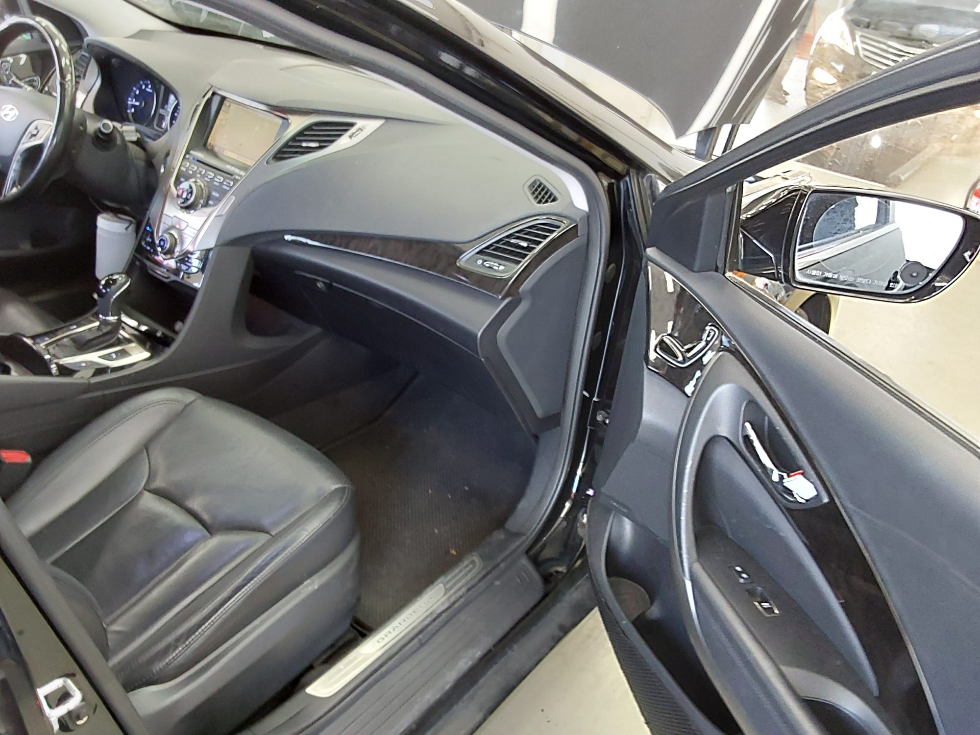 2011 - hyundai grandeur
